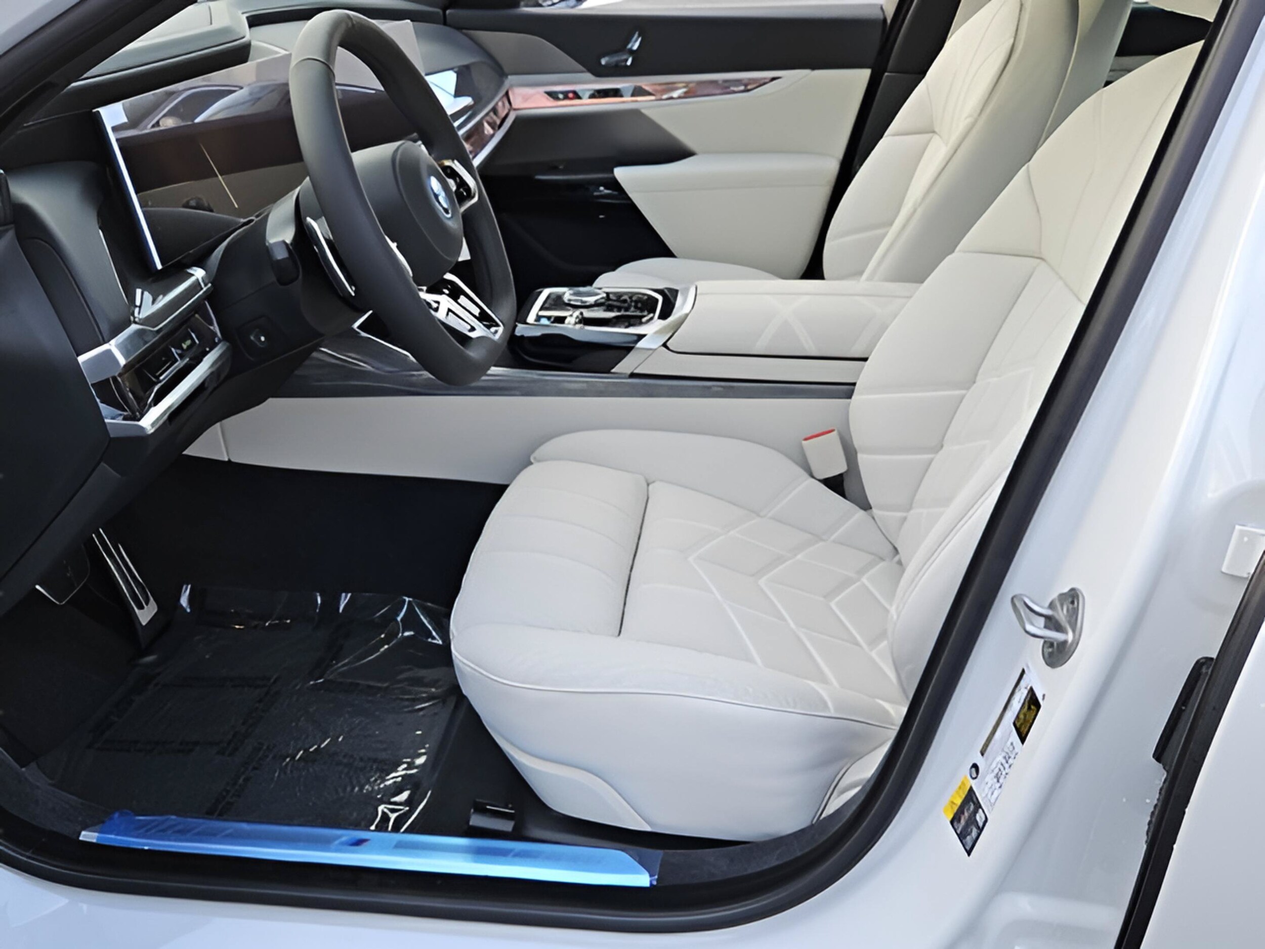 2026 BMW i7 50 - Photo 33