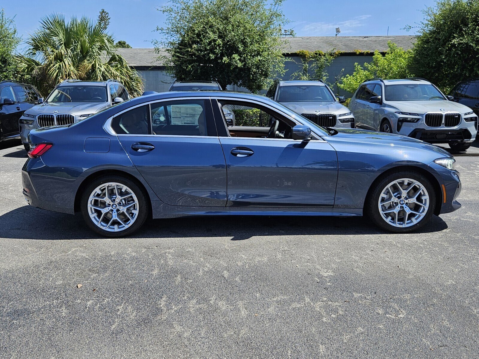 2025 Bmw 330i Sedan photo 3