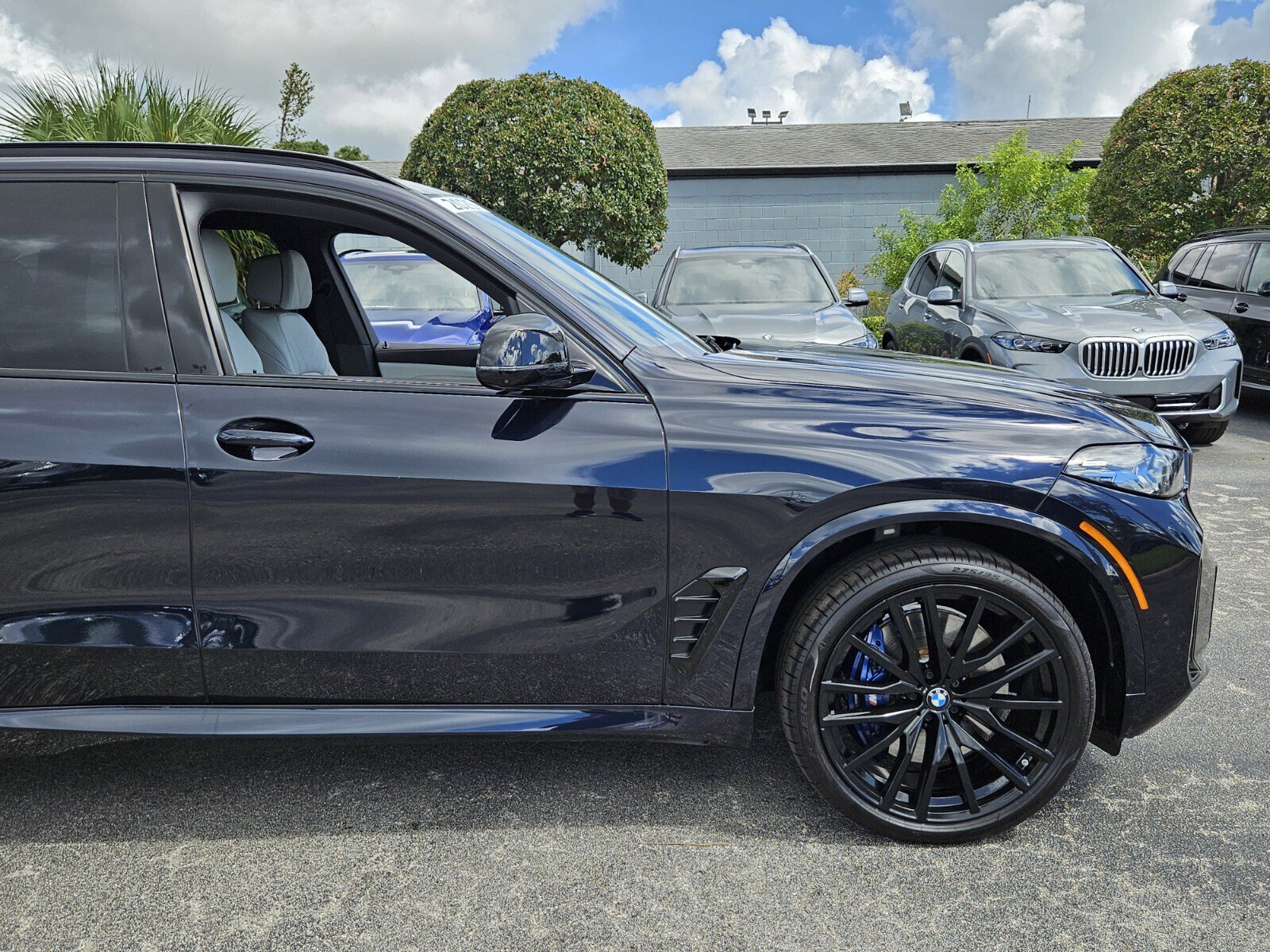 2025 Bmw X5 M60i photo 2