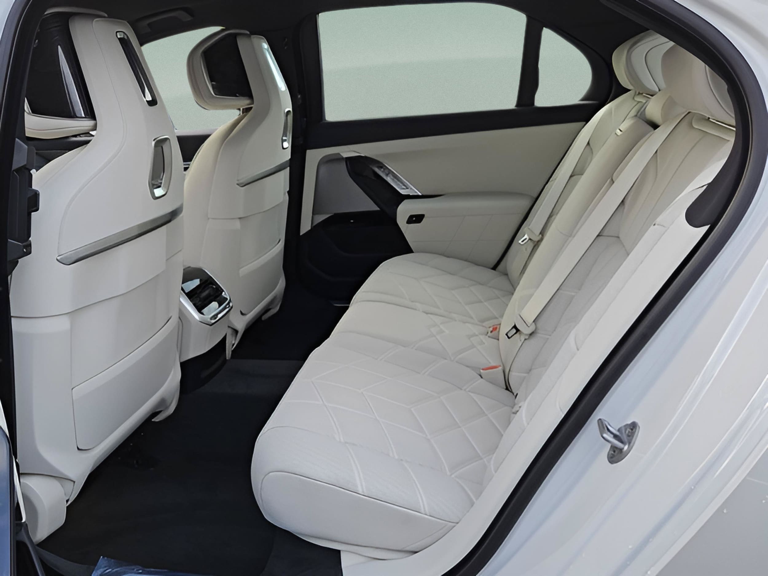 2026 BMW i7 50 - Photo 32
