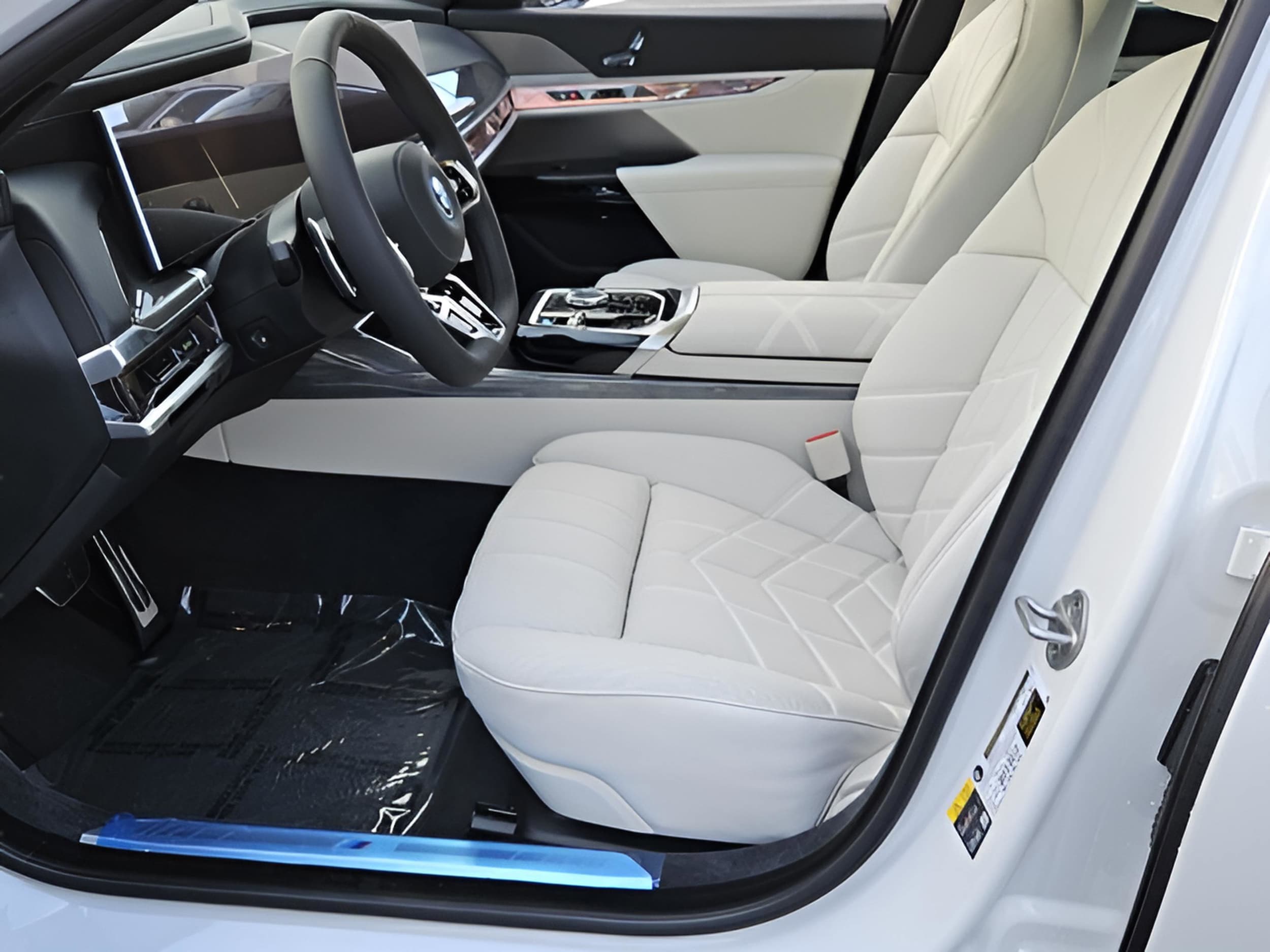 2026 BMW i7 50 - Photo 33