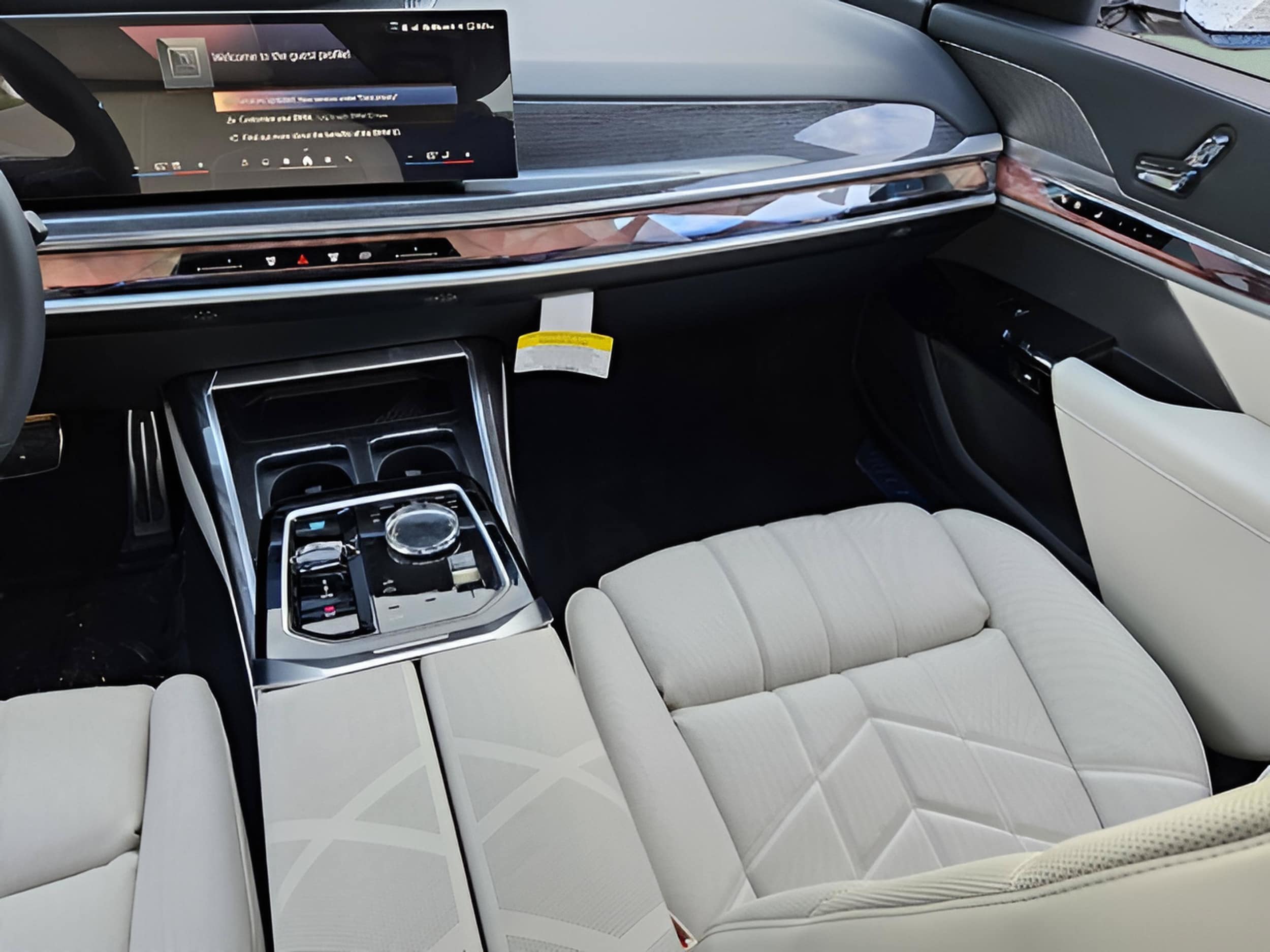 2026 BMW i7 50 - Photo 29