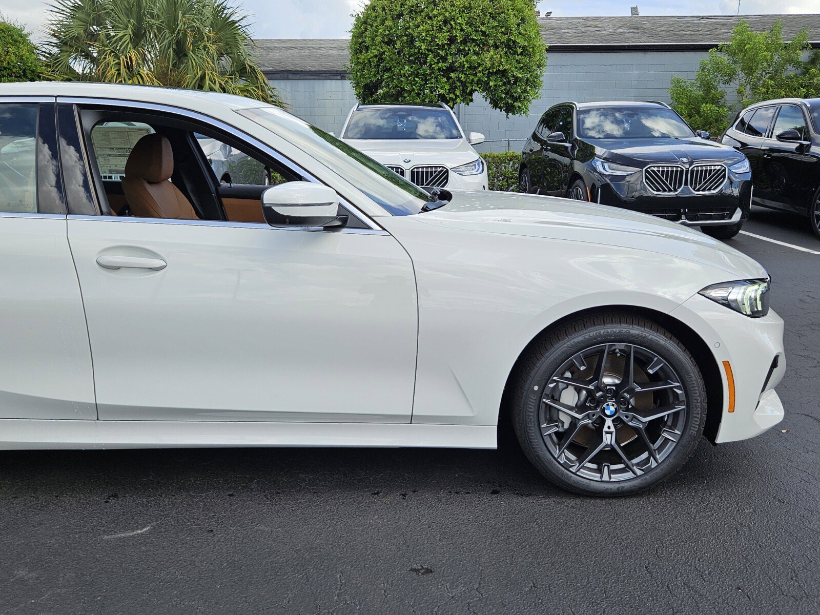 2025 Bmw 330i Sedan photo 2
