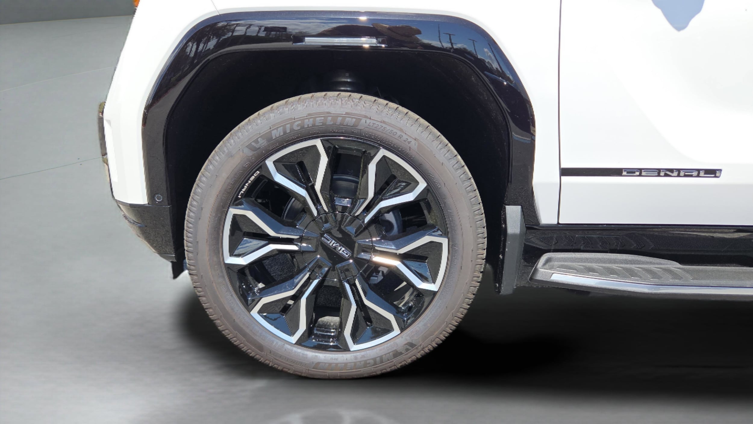 2025 GMC Sierra EV Denali - Photo 8
