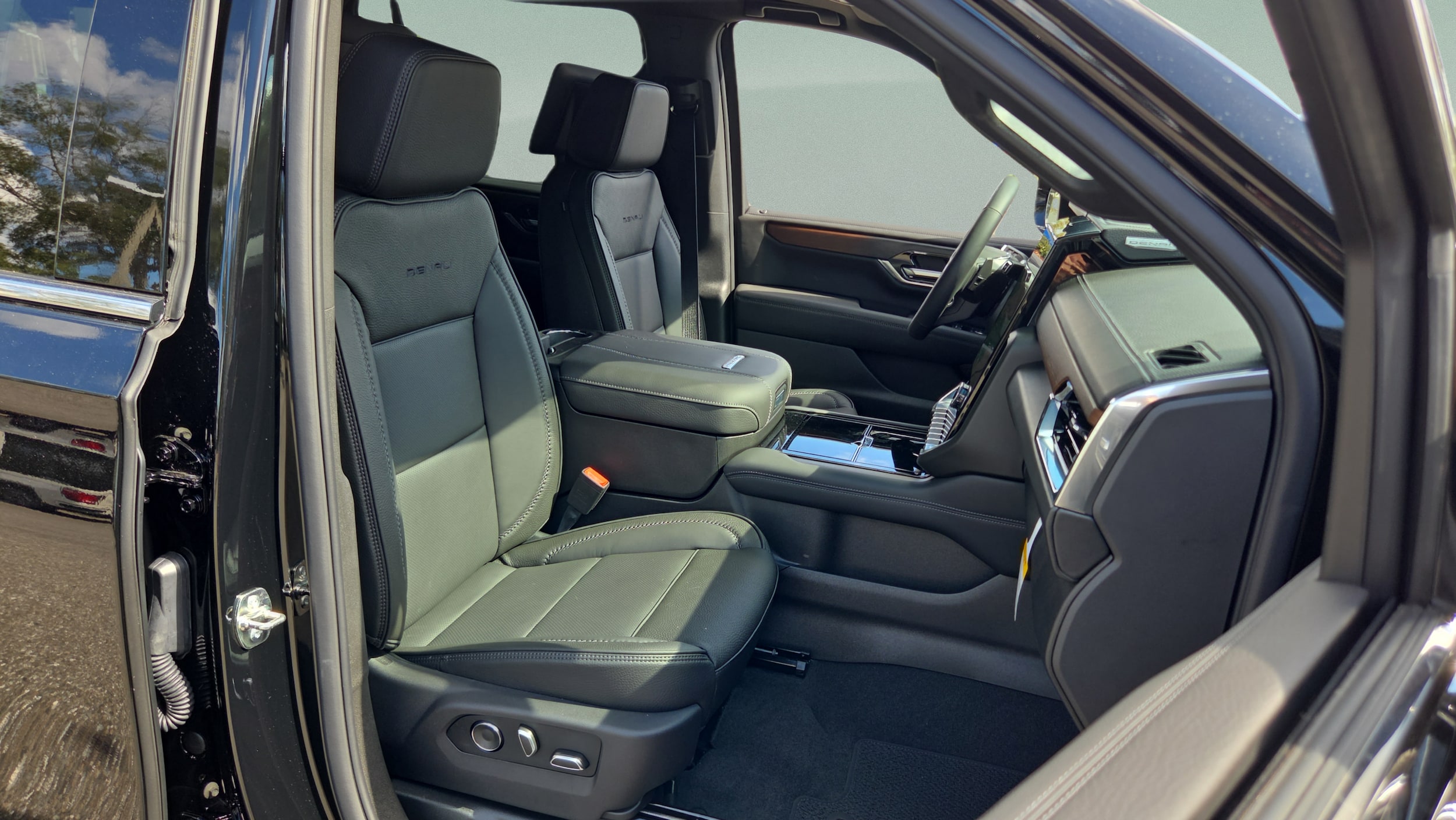 2026 GMC Yukon XL Denali - Photo 16