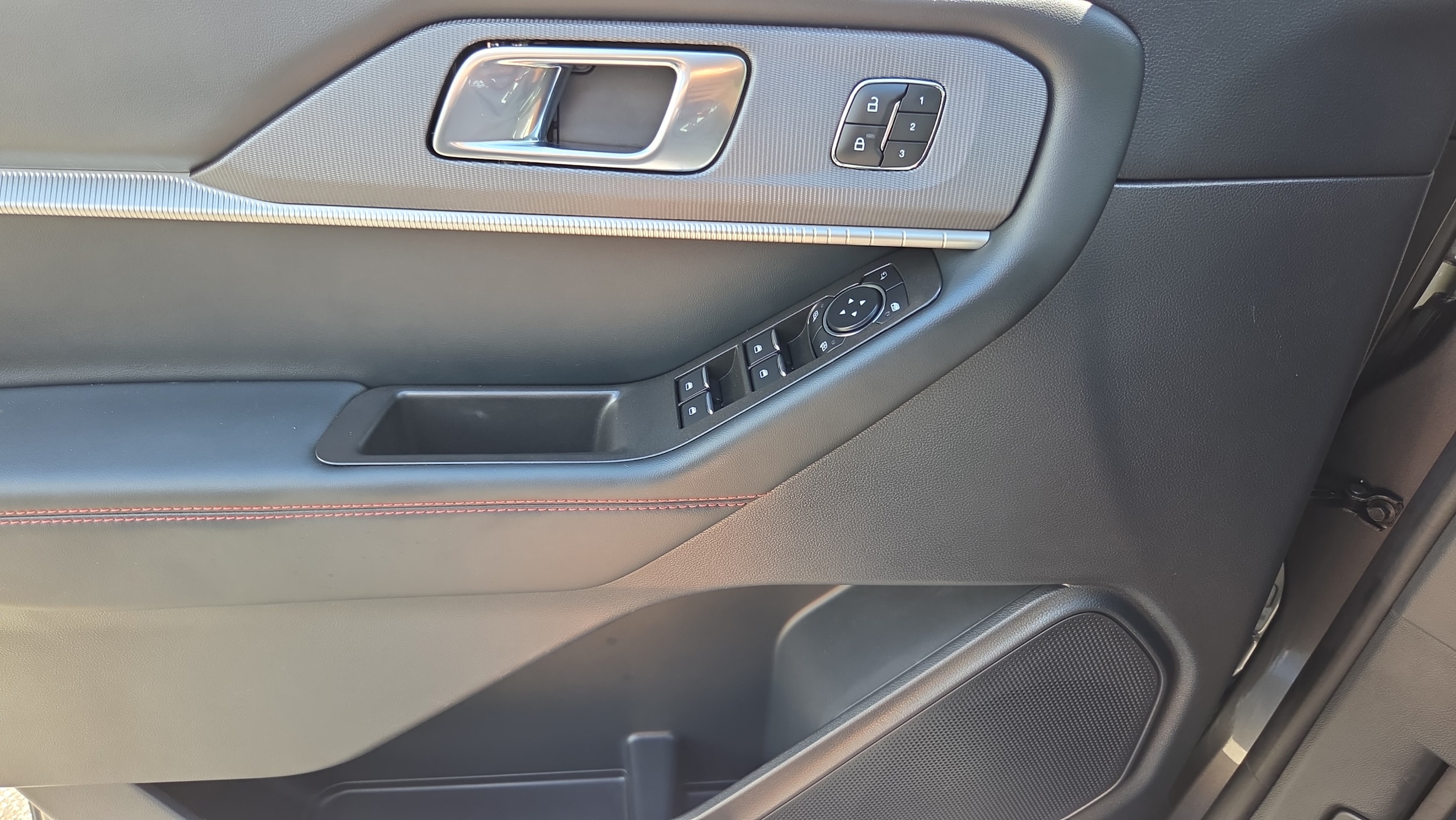 2025 Ford Explorer ST-LINE - Photo 27