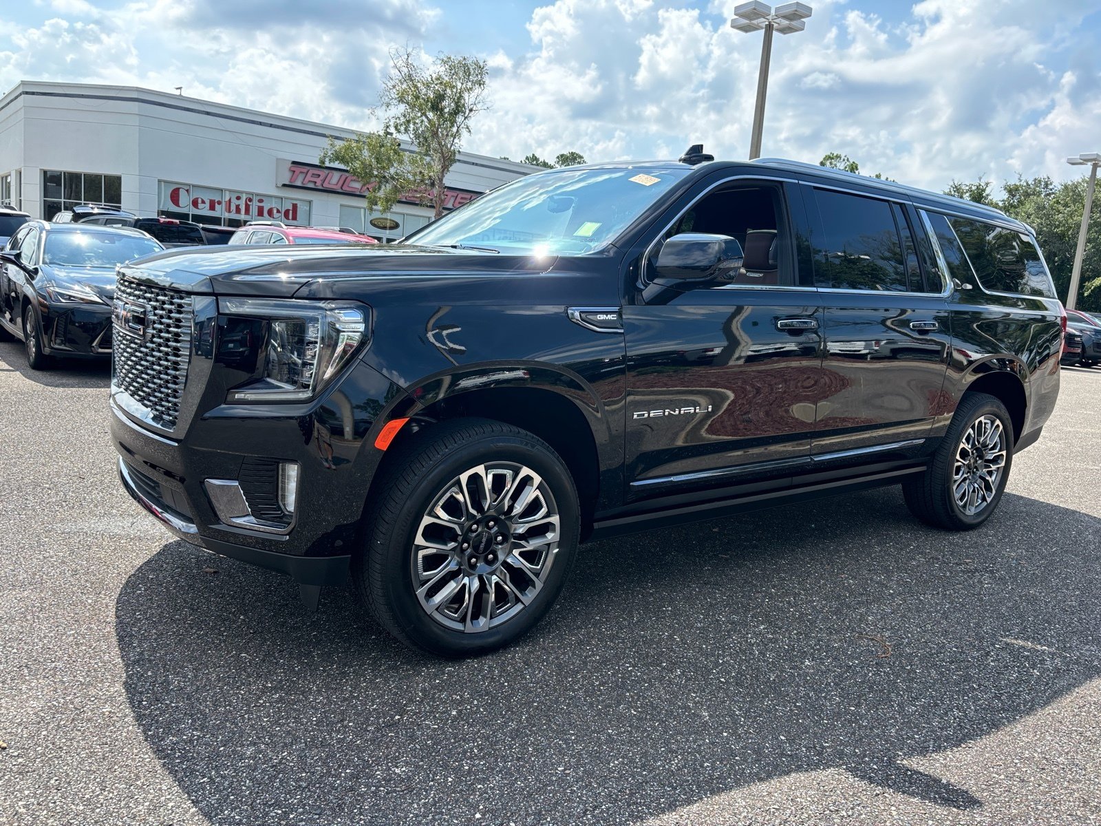 Certified 2024 GMC Yukon XL Denali Ultimate with VIN 1GKS2KKL8RR253425 for sale in Jacksonville, FL