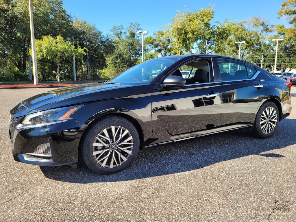 Used 2024 Nissan Altima 2.5 SV