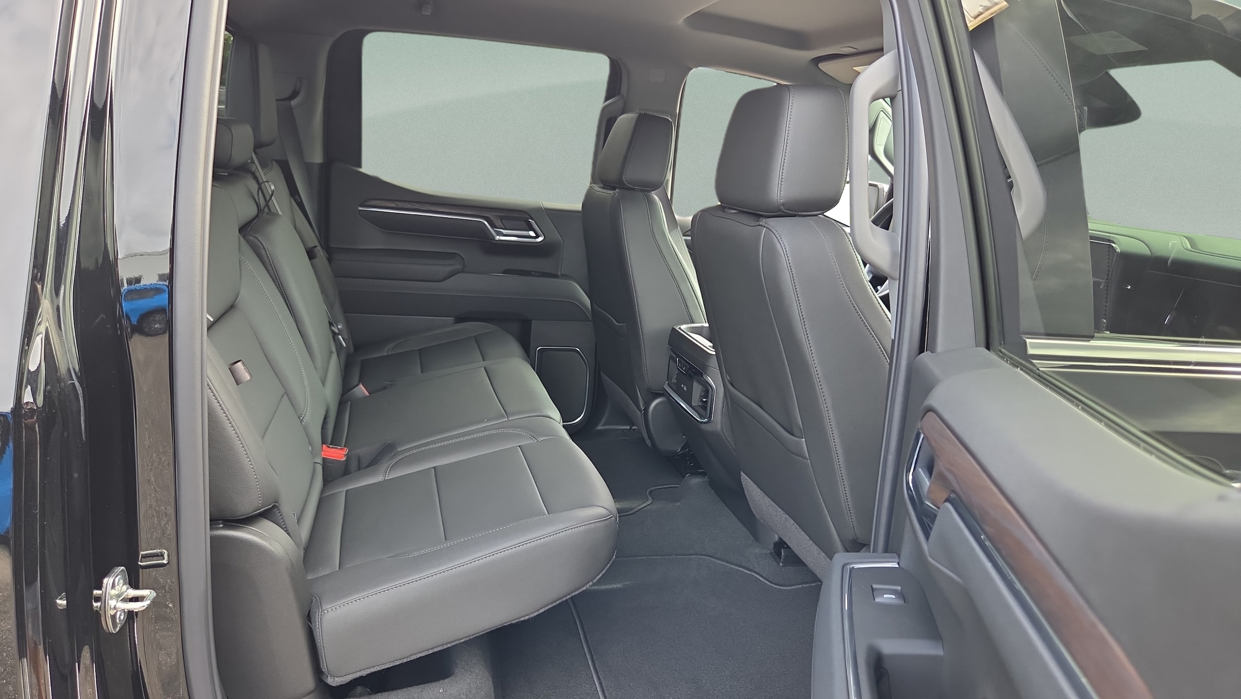 2026 GMC Sierra 1500 SLT - Photo 14