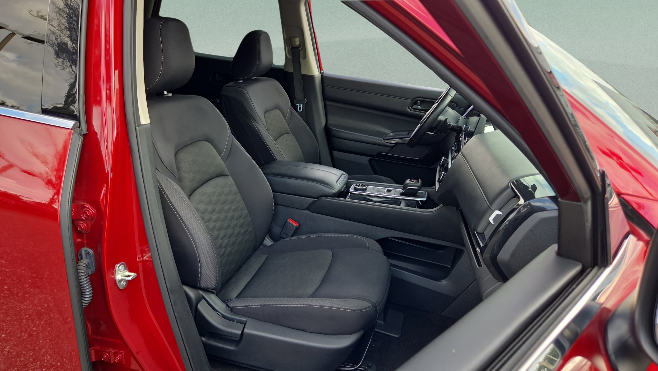 2024 Nissan Pathfinder SV - Photo 18