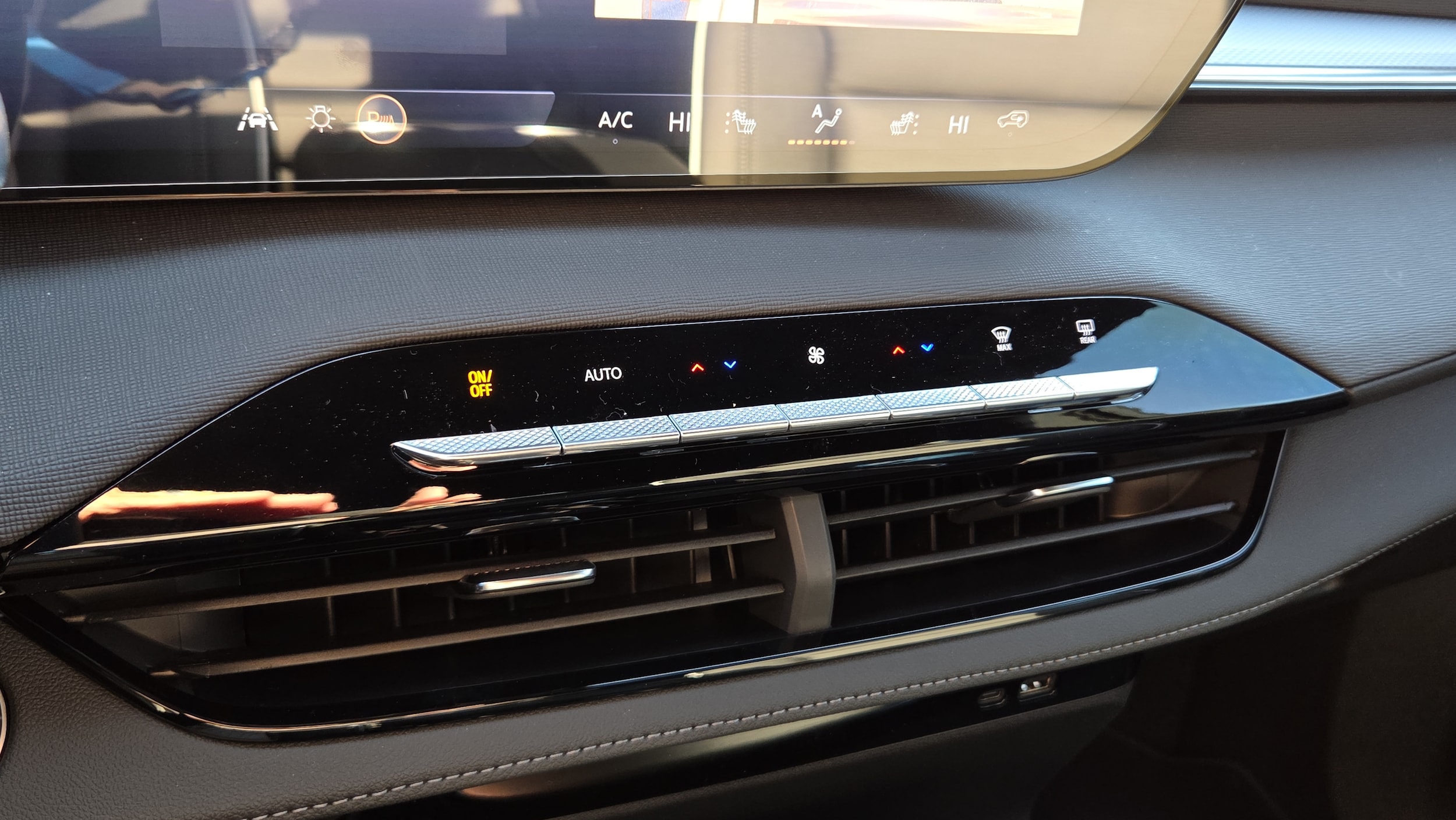 2026 Buick Enclave Sport Touring - Photo 18