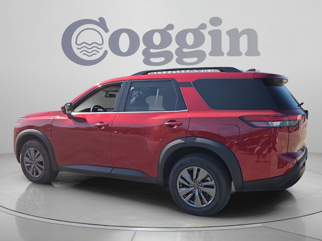 Used 2024 Nissan Pathfinder SV 4WD SUV