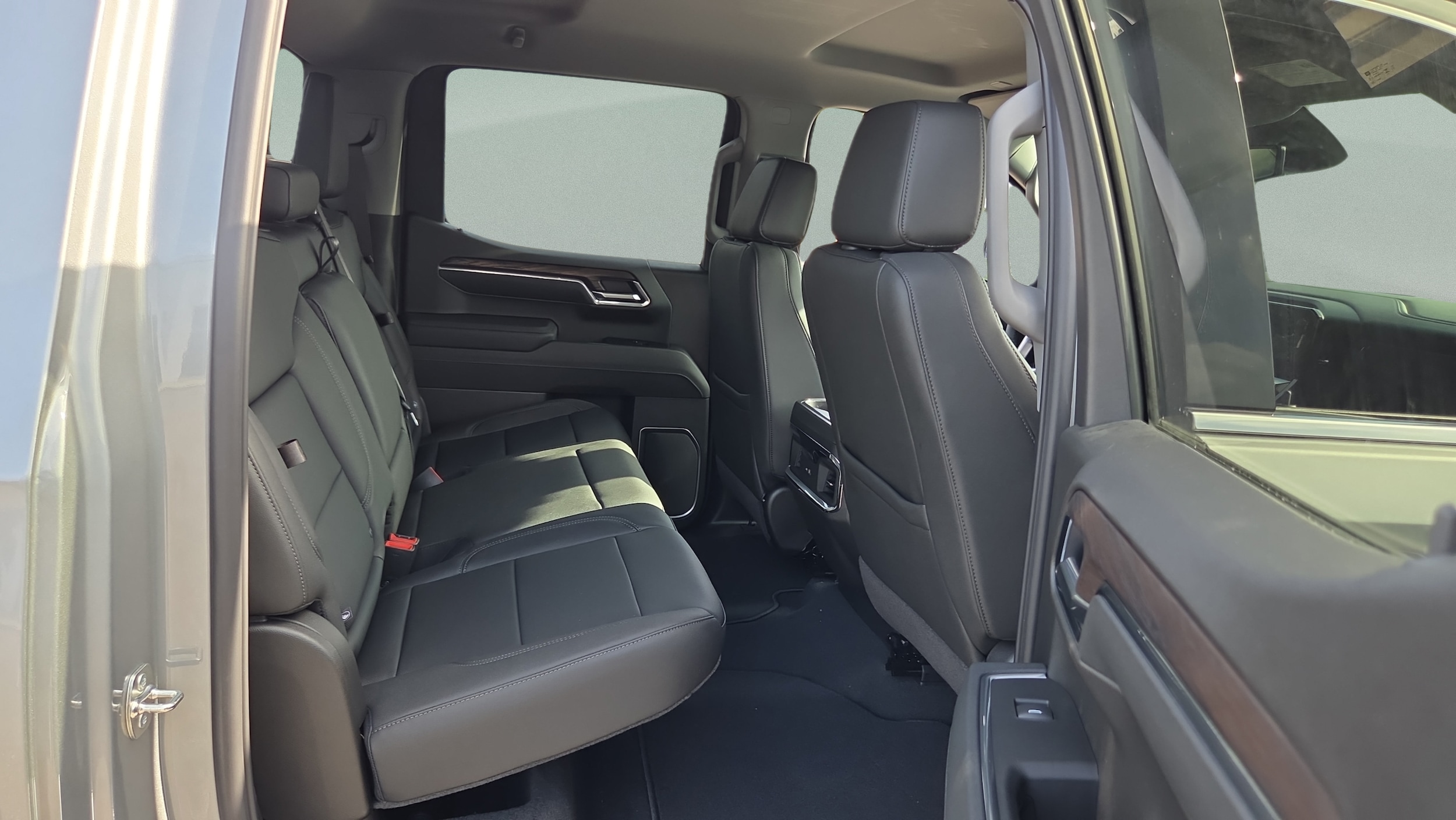 2026 GMC Sierra 1500 SLT - Photo 14