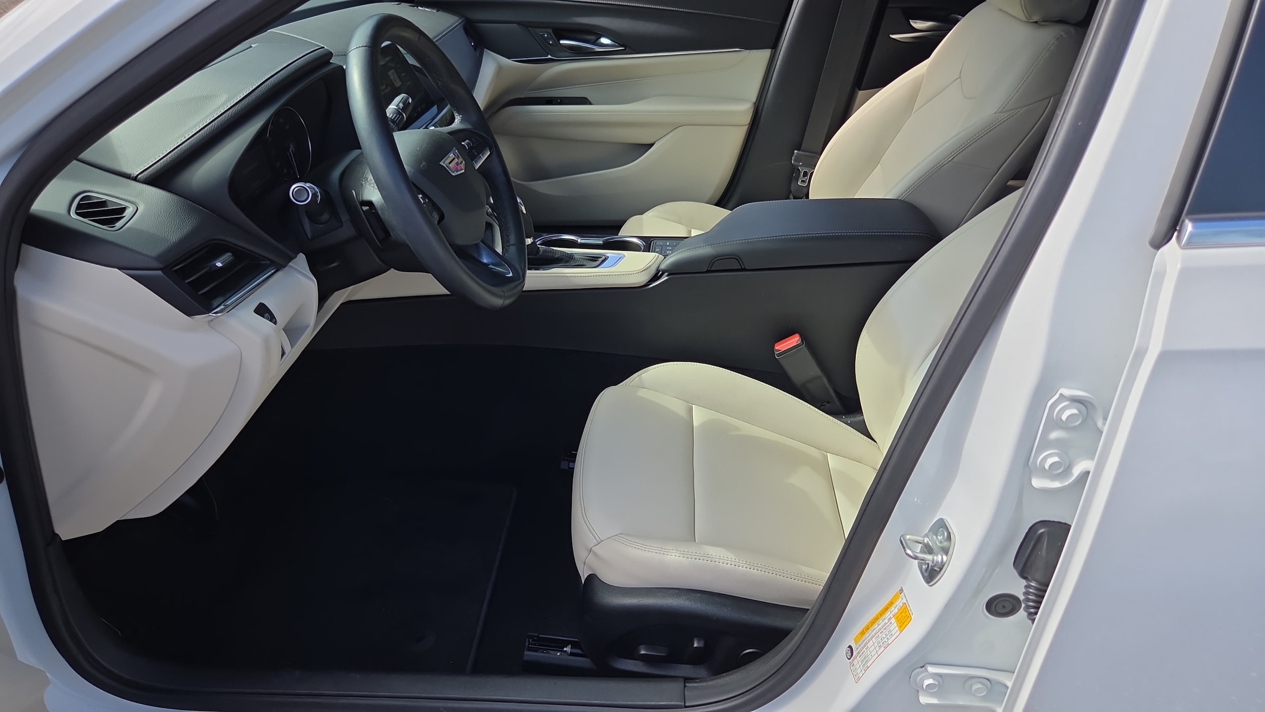 2025 Cadillac CT4 Luxury - Photo 9