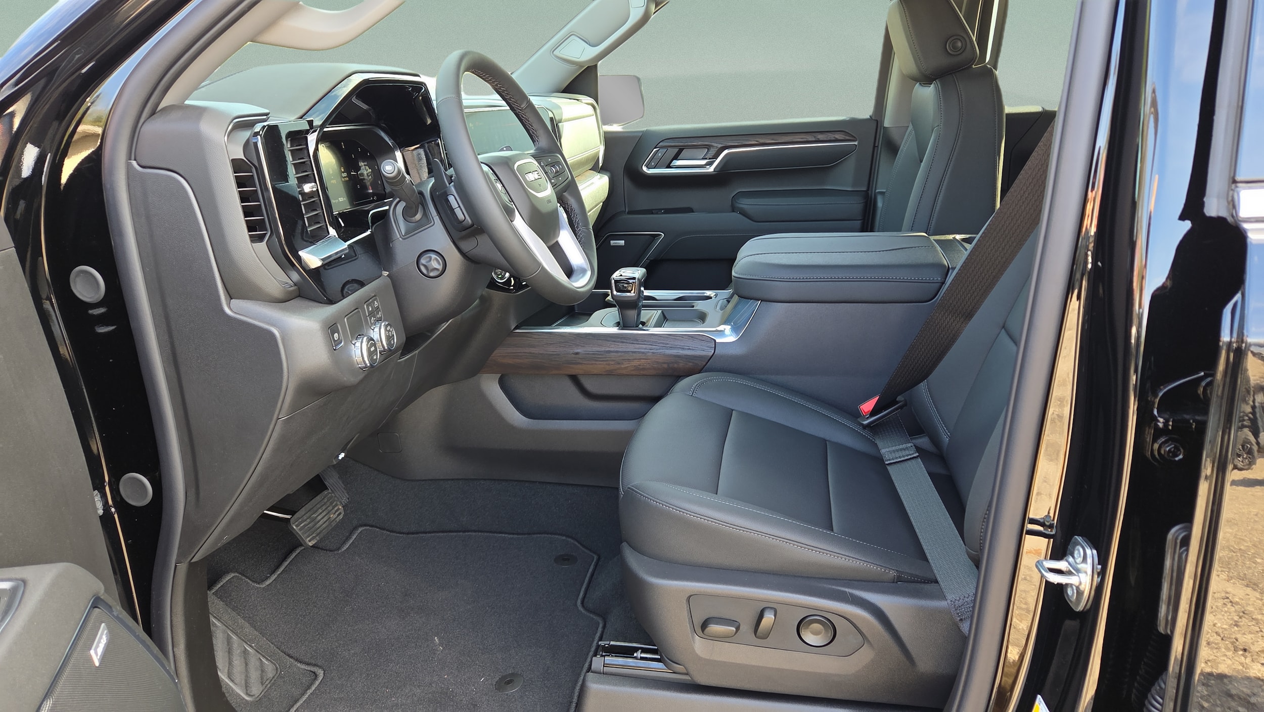2026 GMC Sierra 1500 SLT - Photo 19