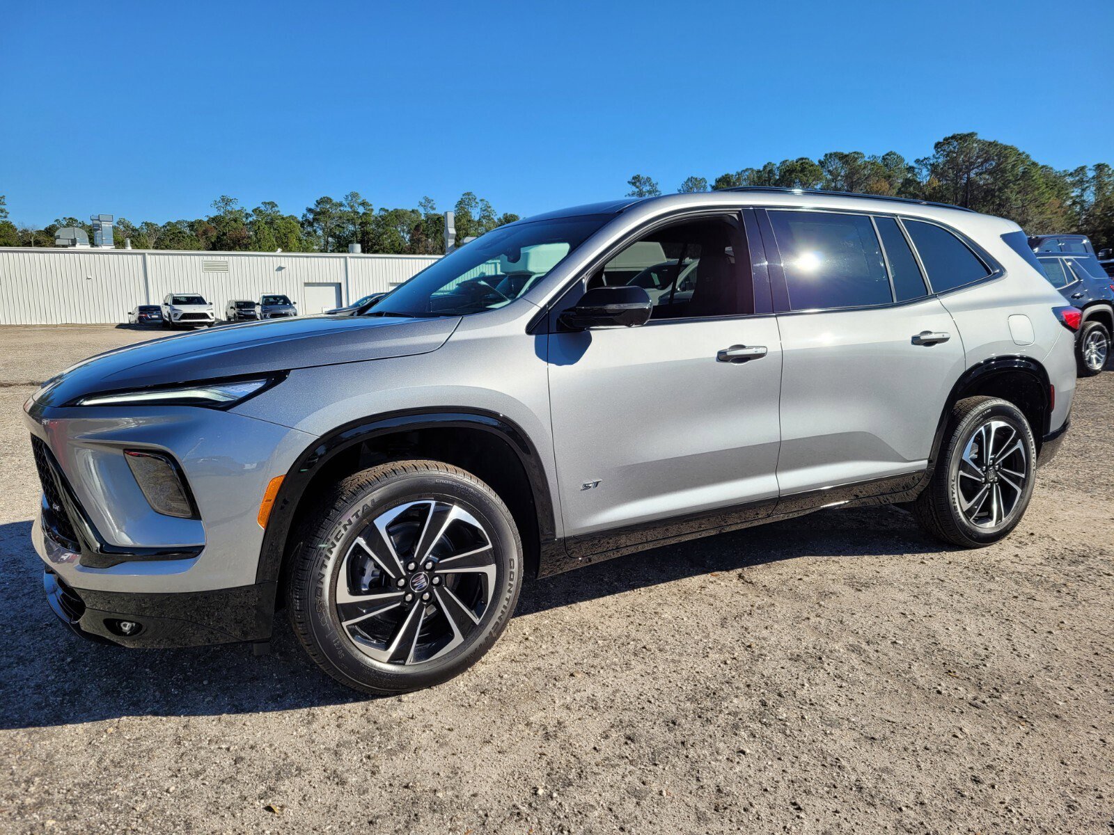 2025 Buick Enclave Sport Touring photo 2