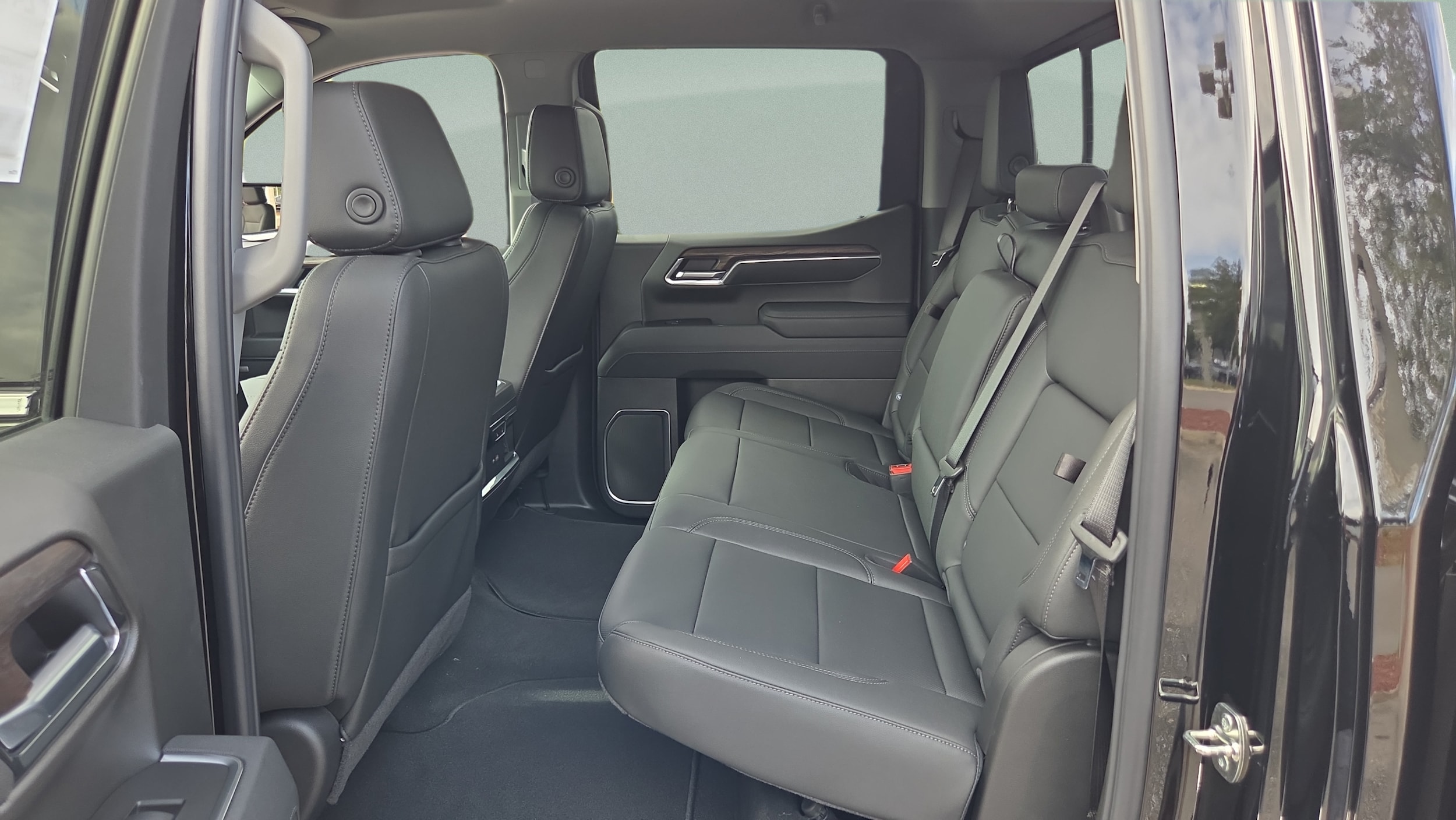 2026 GMC Sierra 1500 SLT - Photo 10