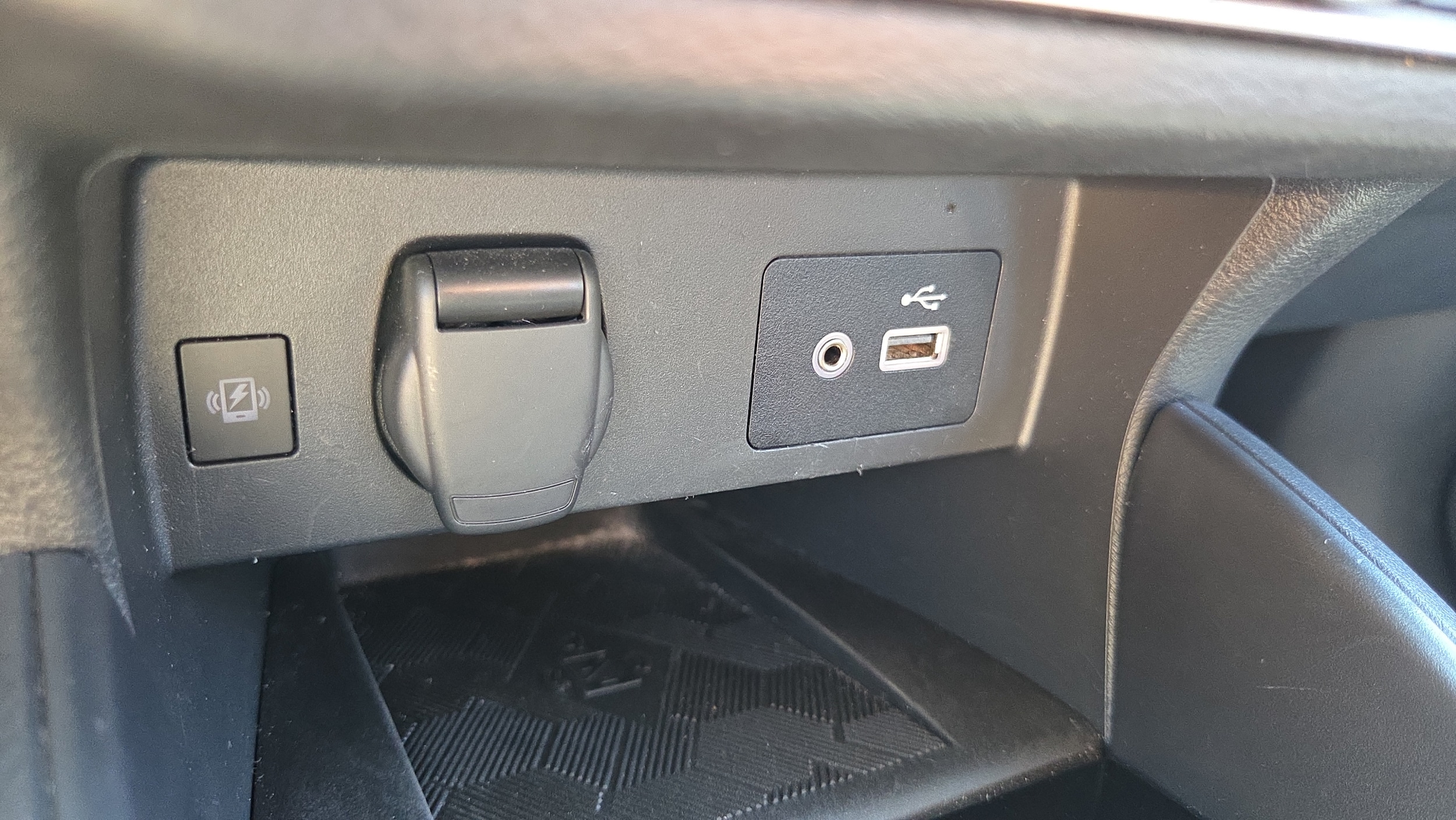 2025 Nissan Versa Sedan SV - Photo 19