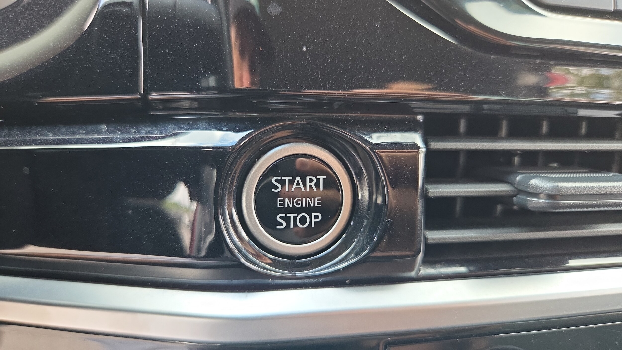 2024 Nissan Pathfinder SV - Photo 26