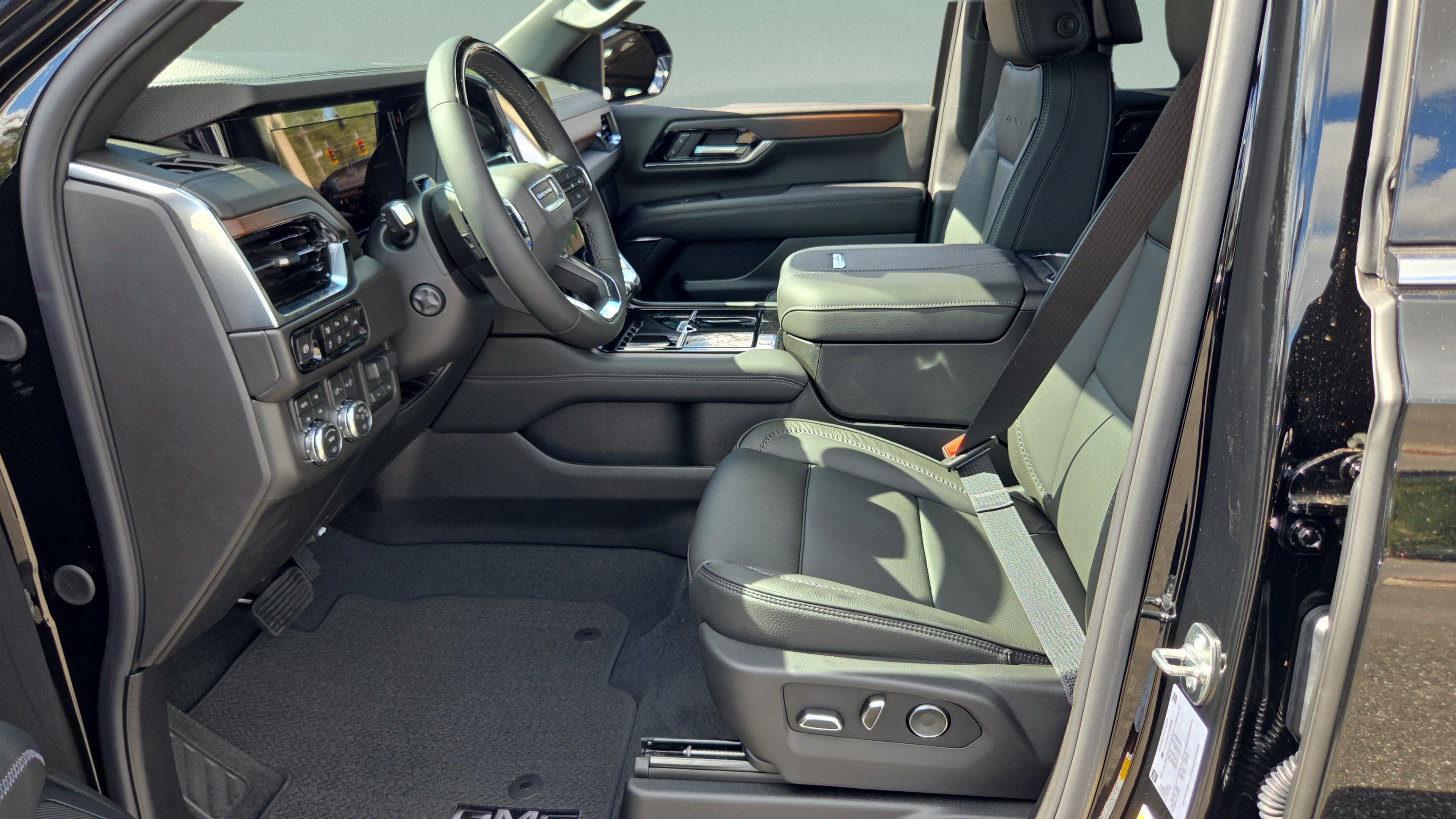 2026 GMC Yukon XL Denali - Photo 9