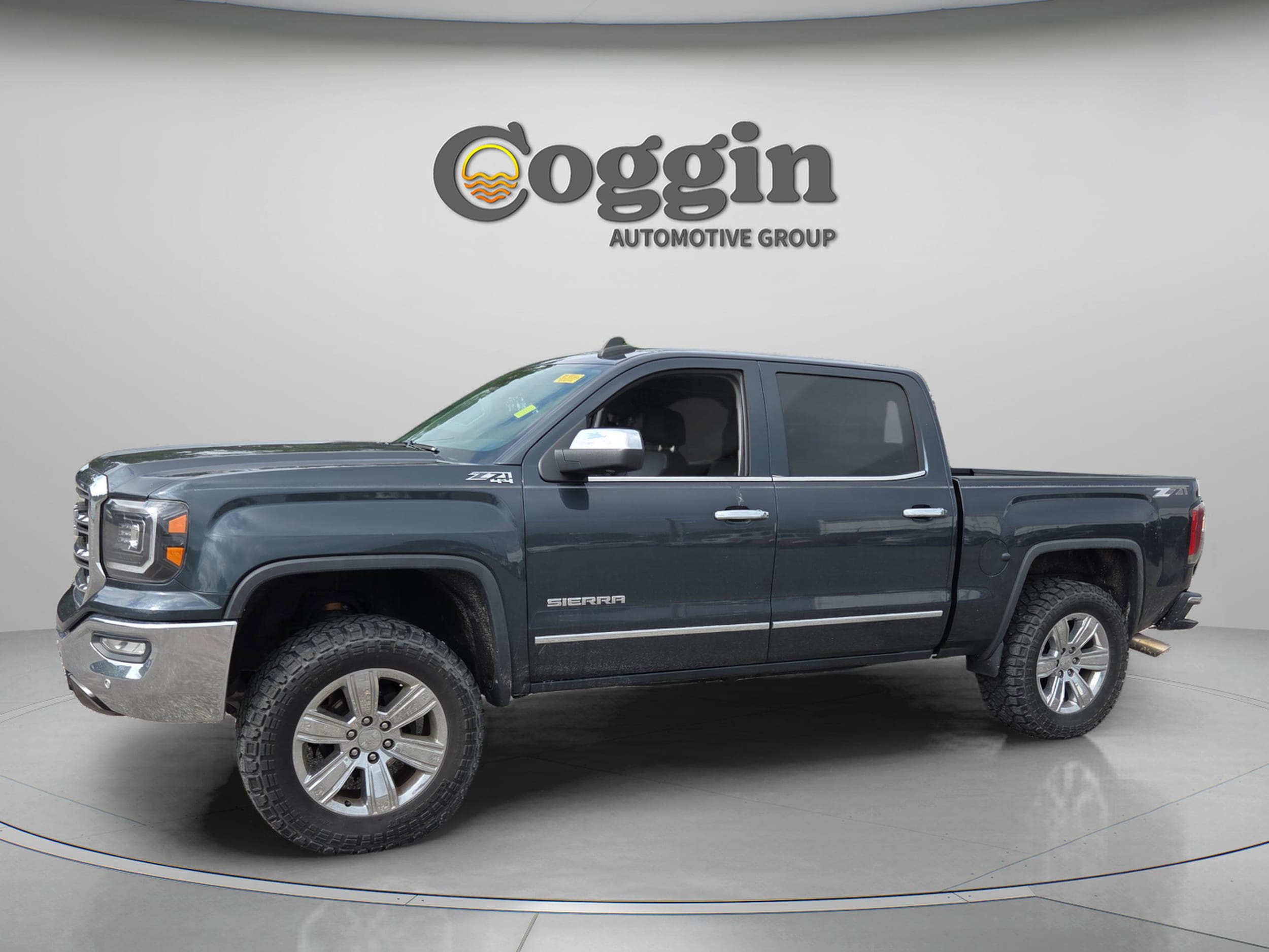 2017 GMC Sierra 4WD Crew Cab Short Box SLT's photo