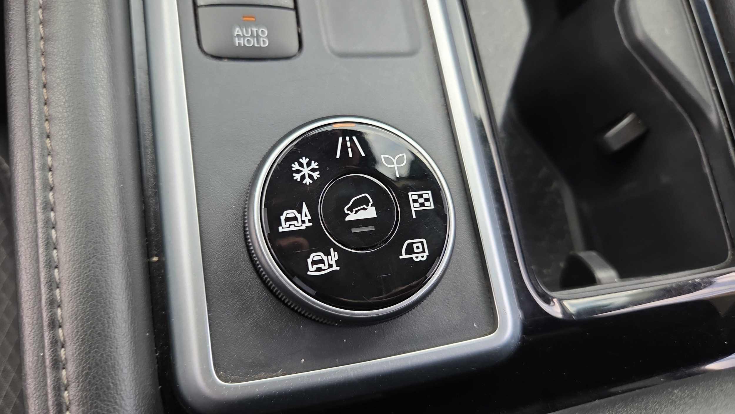 2024 Nissan Pathfinder SV - Photo 25
