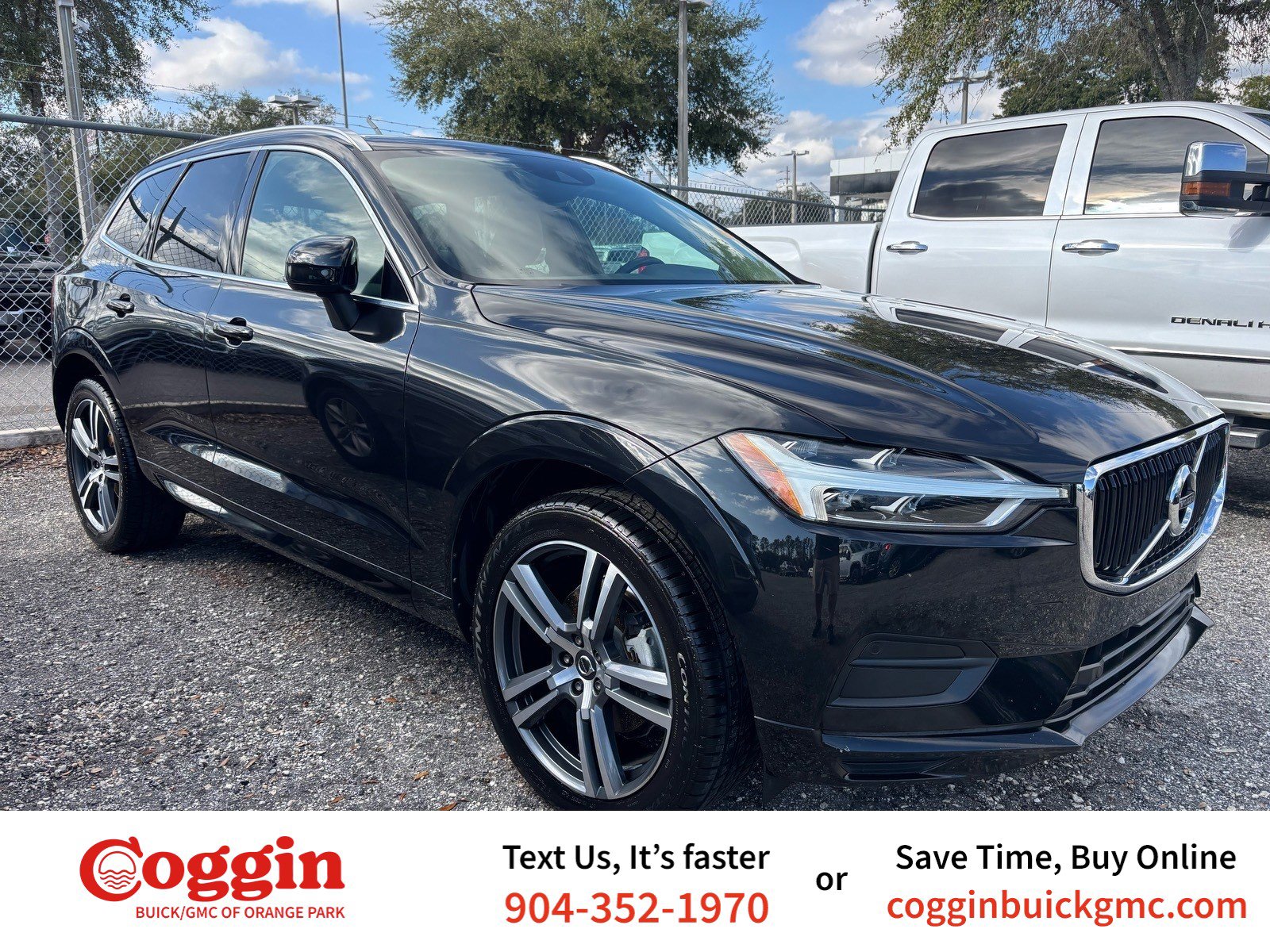 2020 Volvo XC60 Momentum's photo