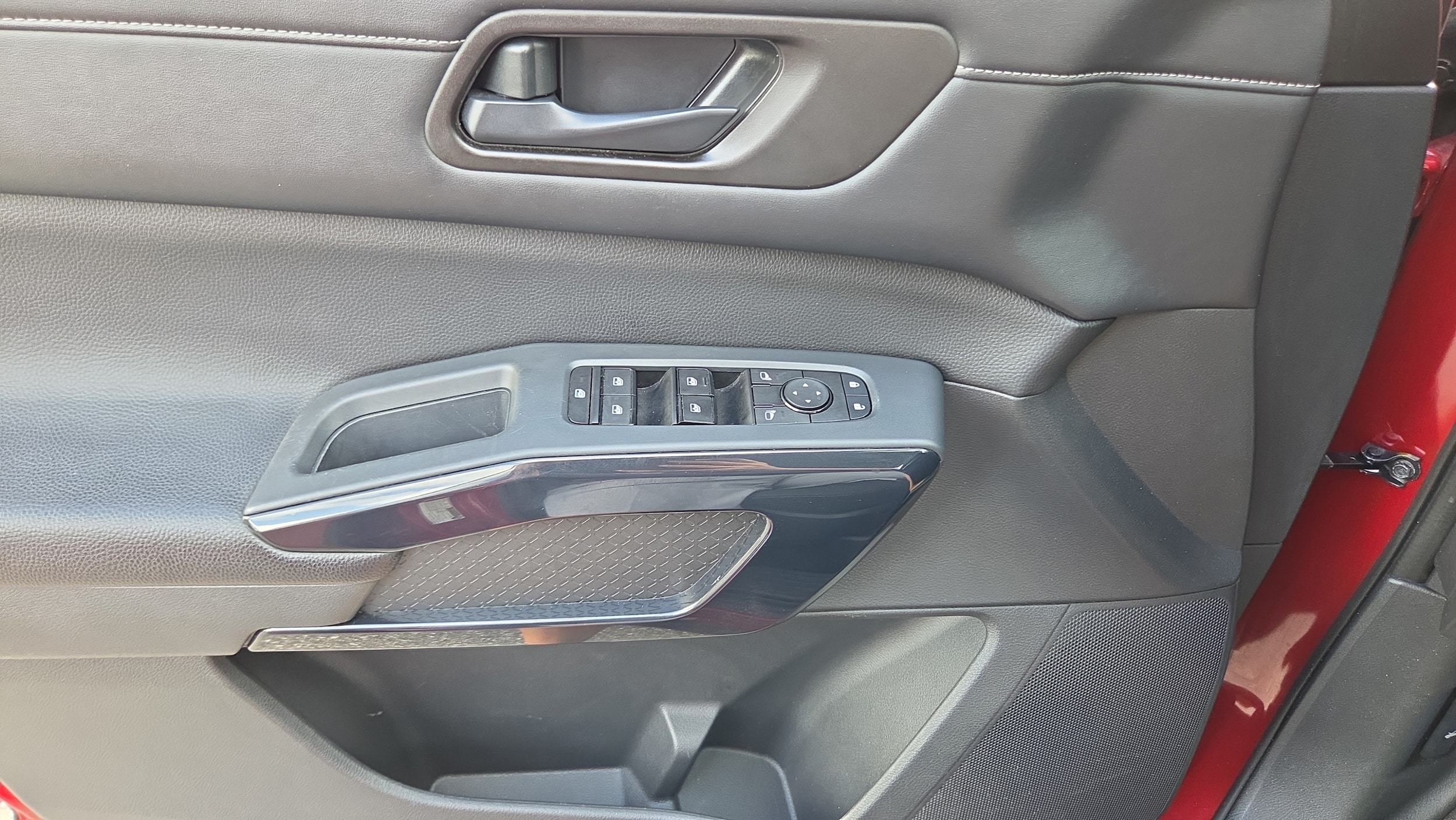 2024 Nissan Pathfinder SV - Photo 31