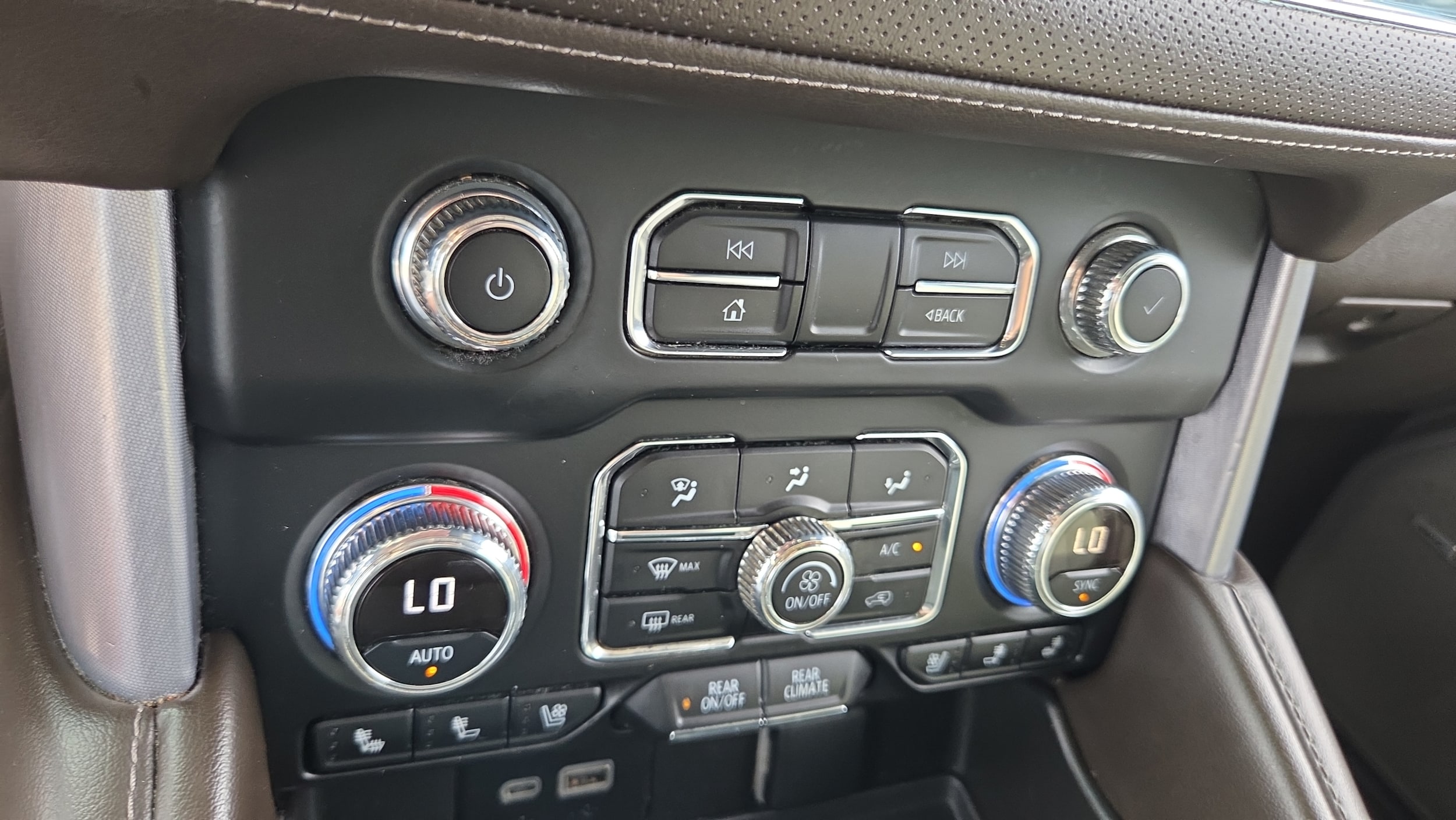 2023 GMC Yukon XL SLT - Photo 25