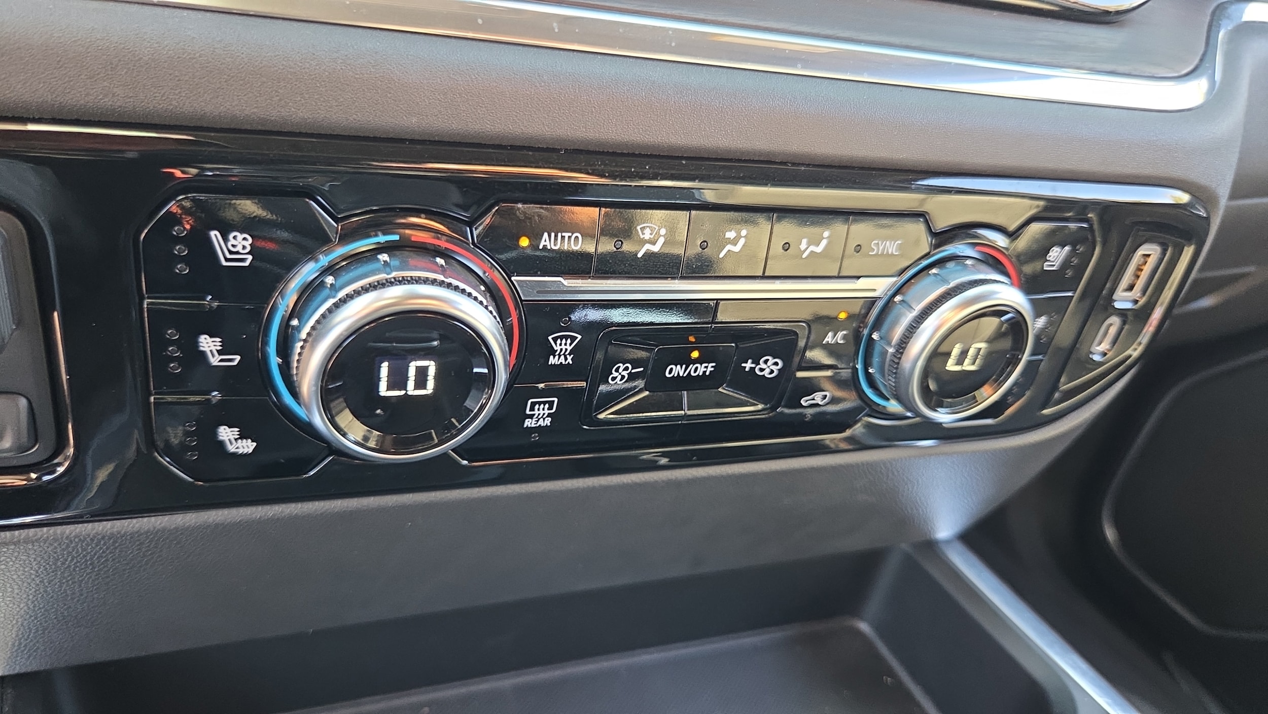 2023 GMC Sierra 1500 SLT - Photo 20