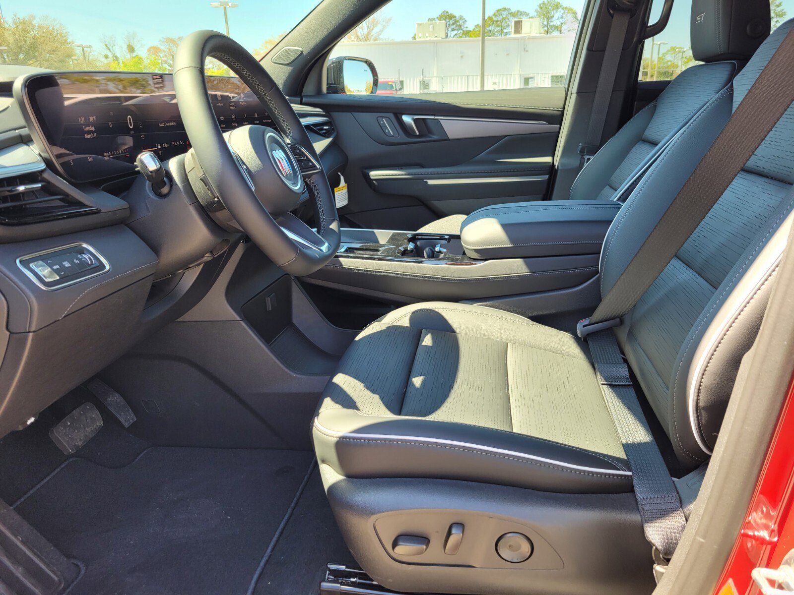 2025 Buick Enclave Sport Touring photo 3