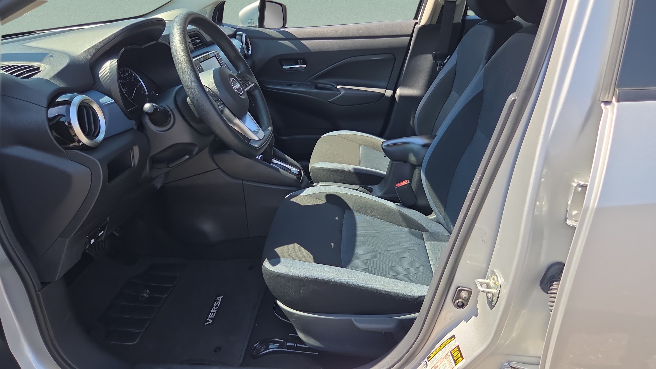 2025 Nissan Versa Sedan SV - Photo 9