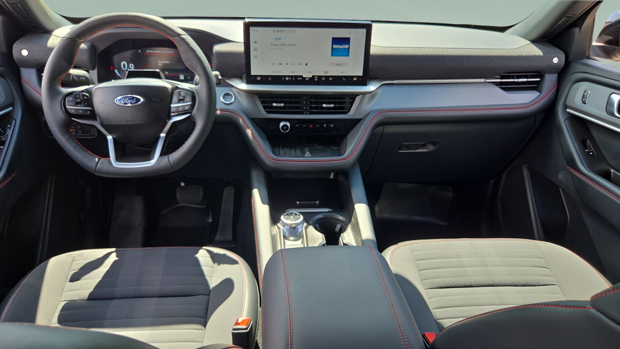 2025 Ford Explorer ST-LINE - Photo 12