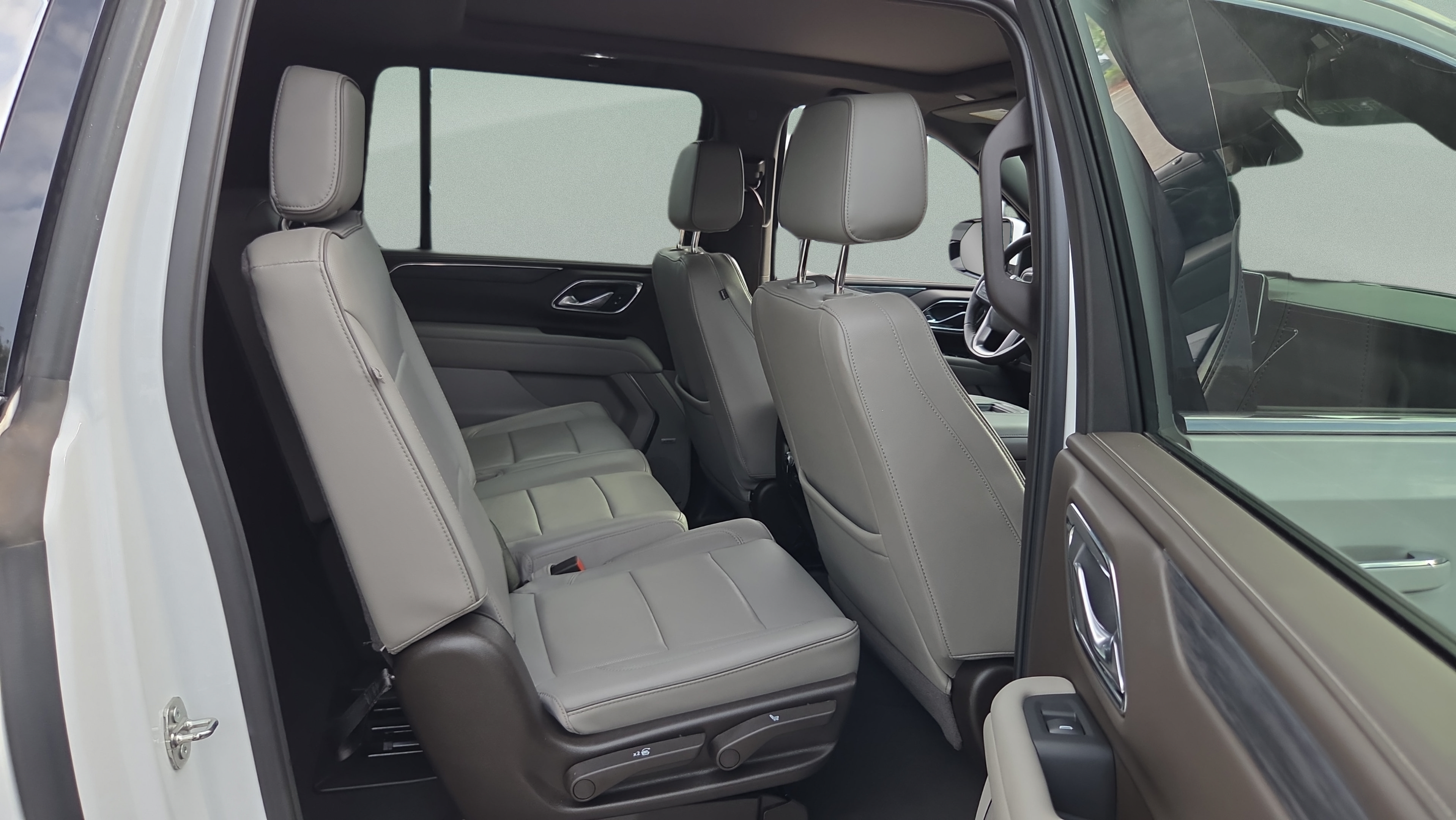 2023 GMC Yukon XL SLT - Photo 18