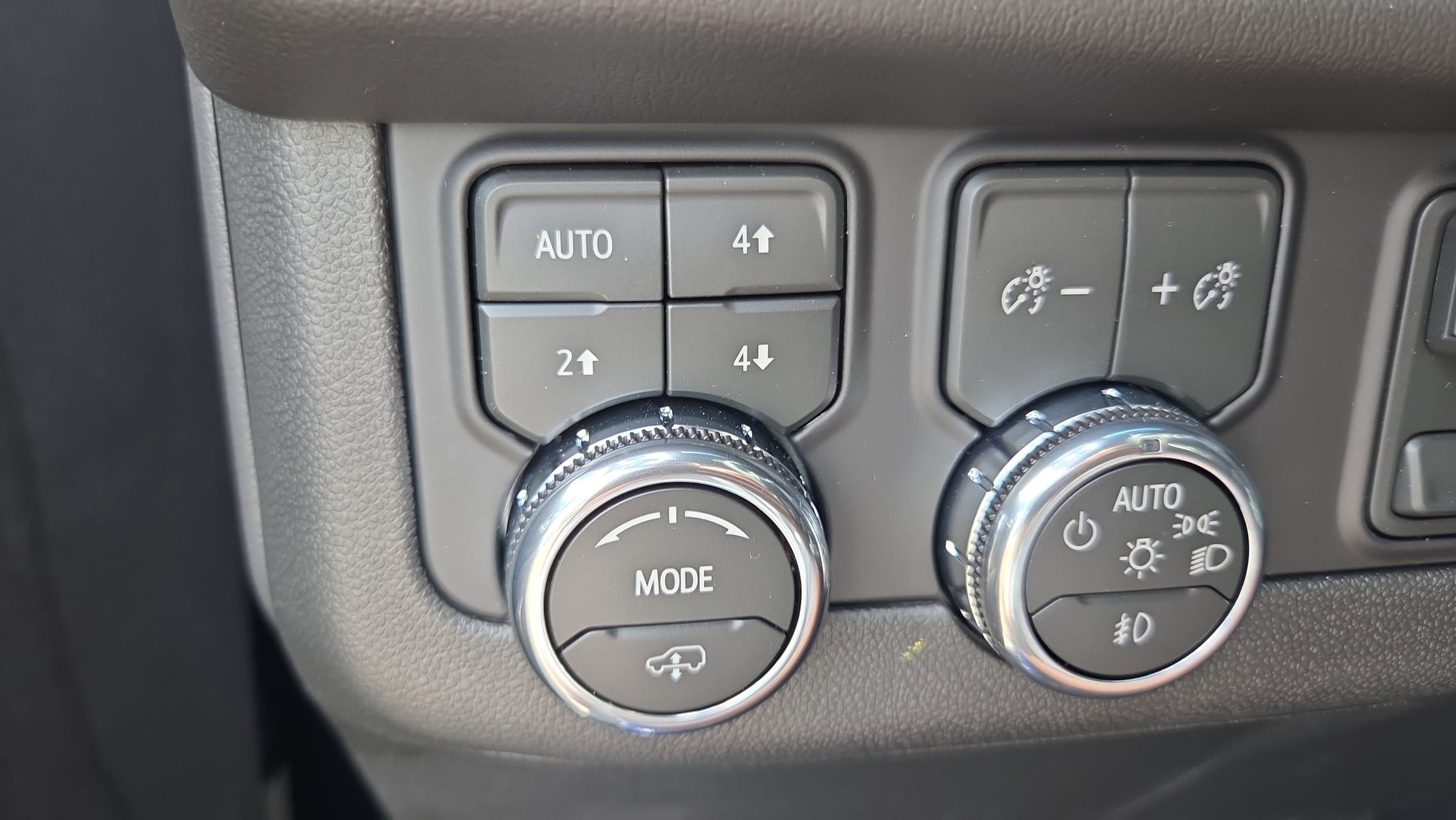 2026 GMC Yukon XL Denali - Photo 28