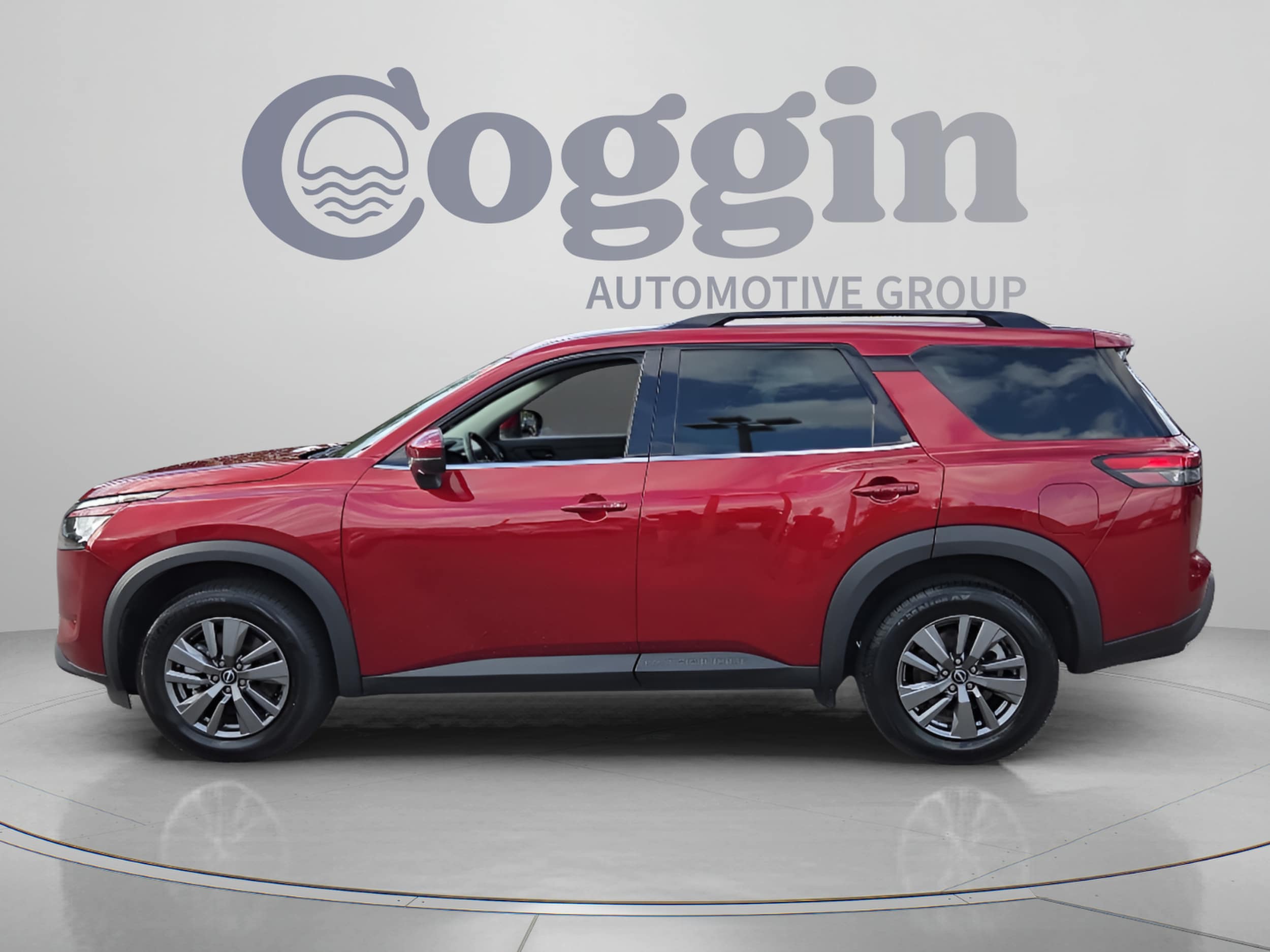 2024 Nissan Pathfinder SV - Photo 2