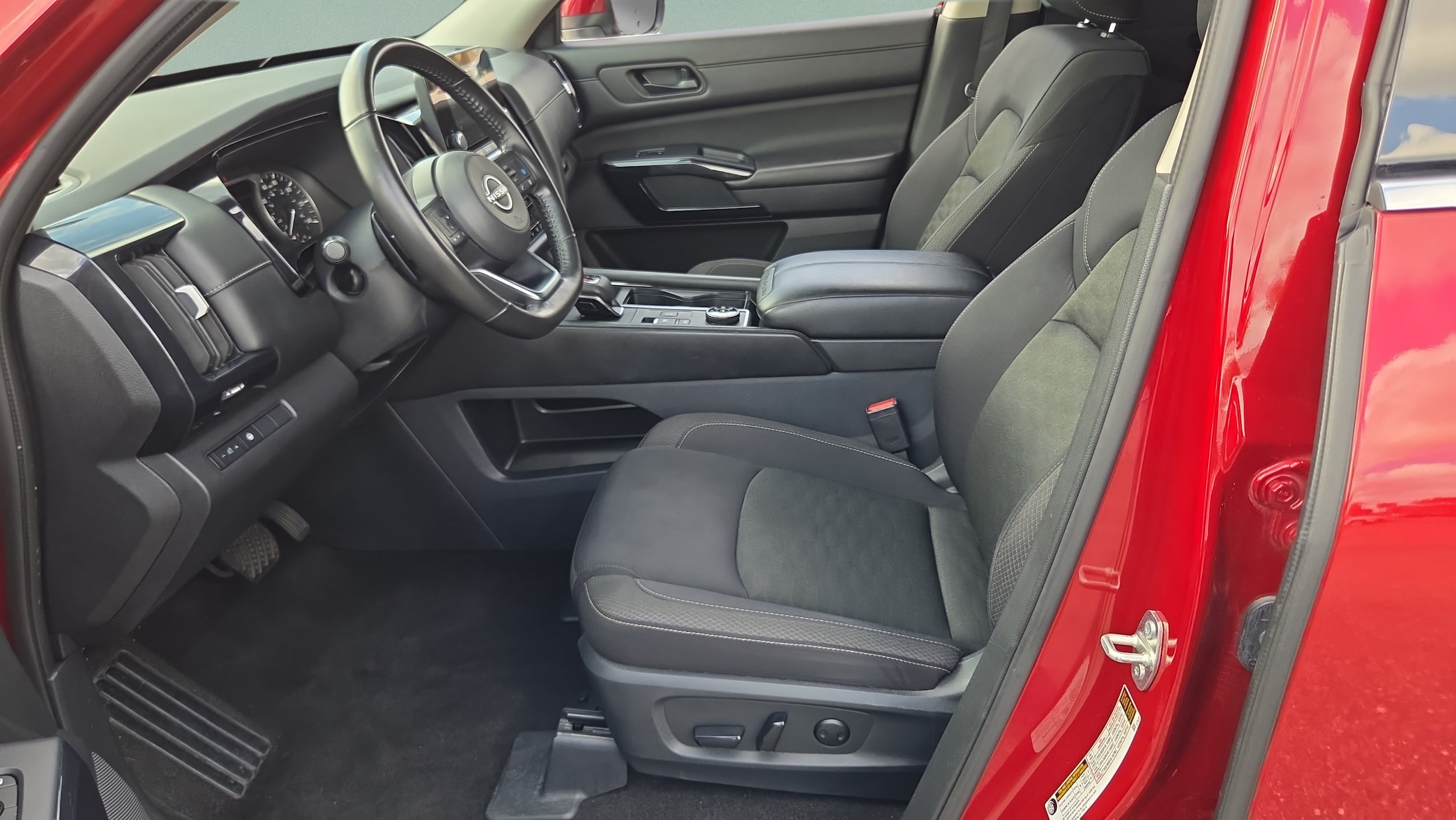 2024 Nissan Pathfinder SV - Photo 10