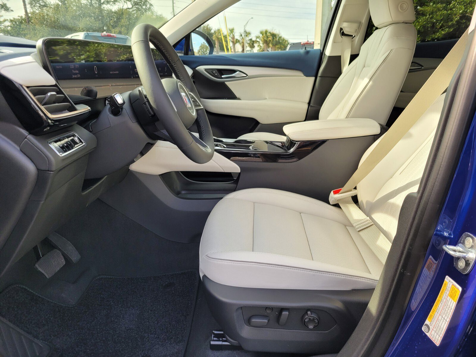 2025 Buick Envision Avenir photo 3