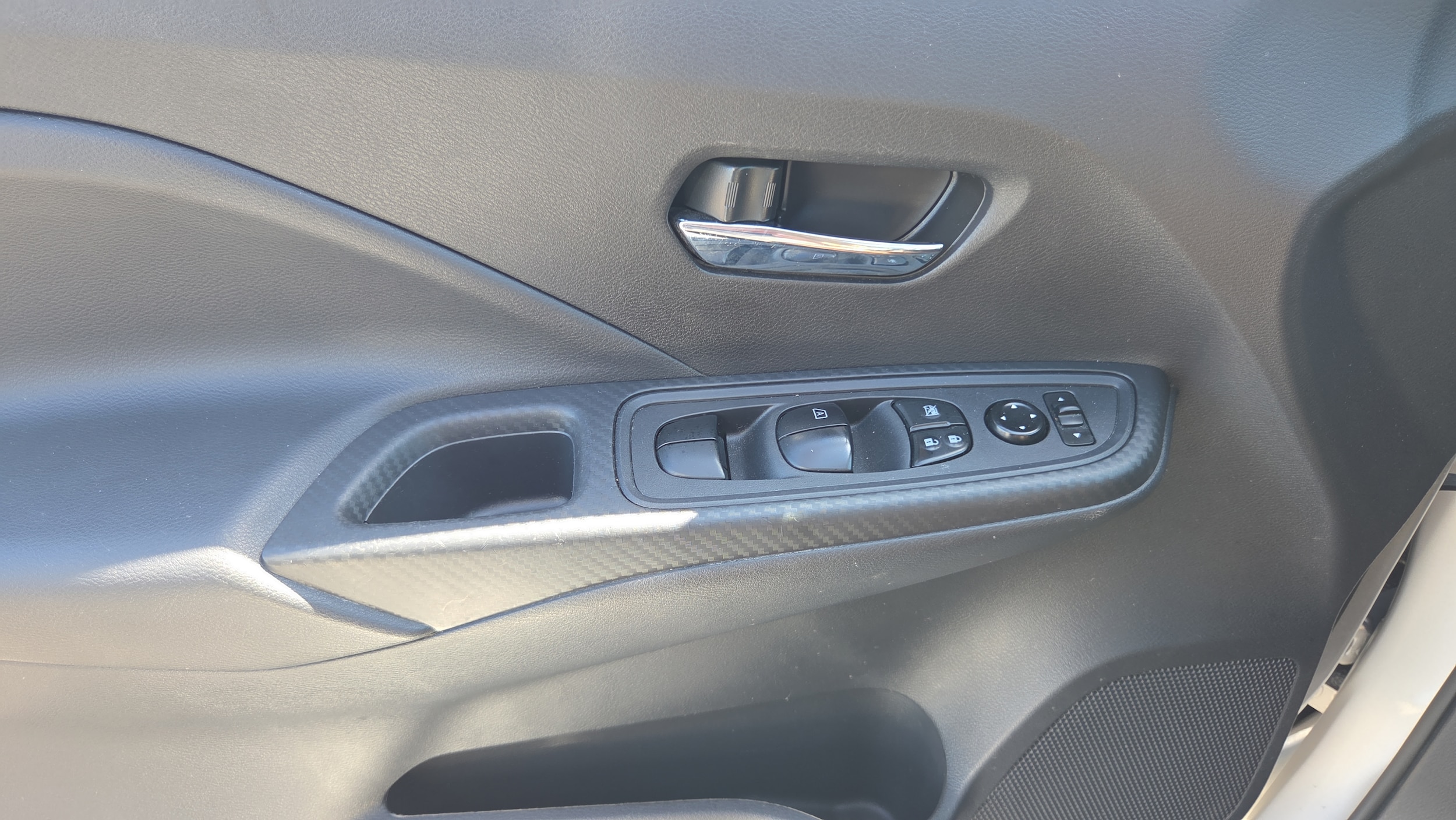 2025 Nissan Versa Sedan SV - Photo 17
