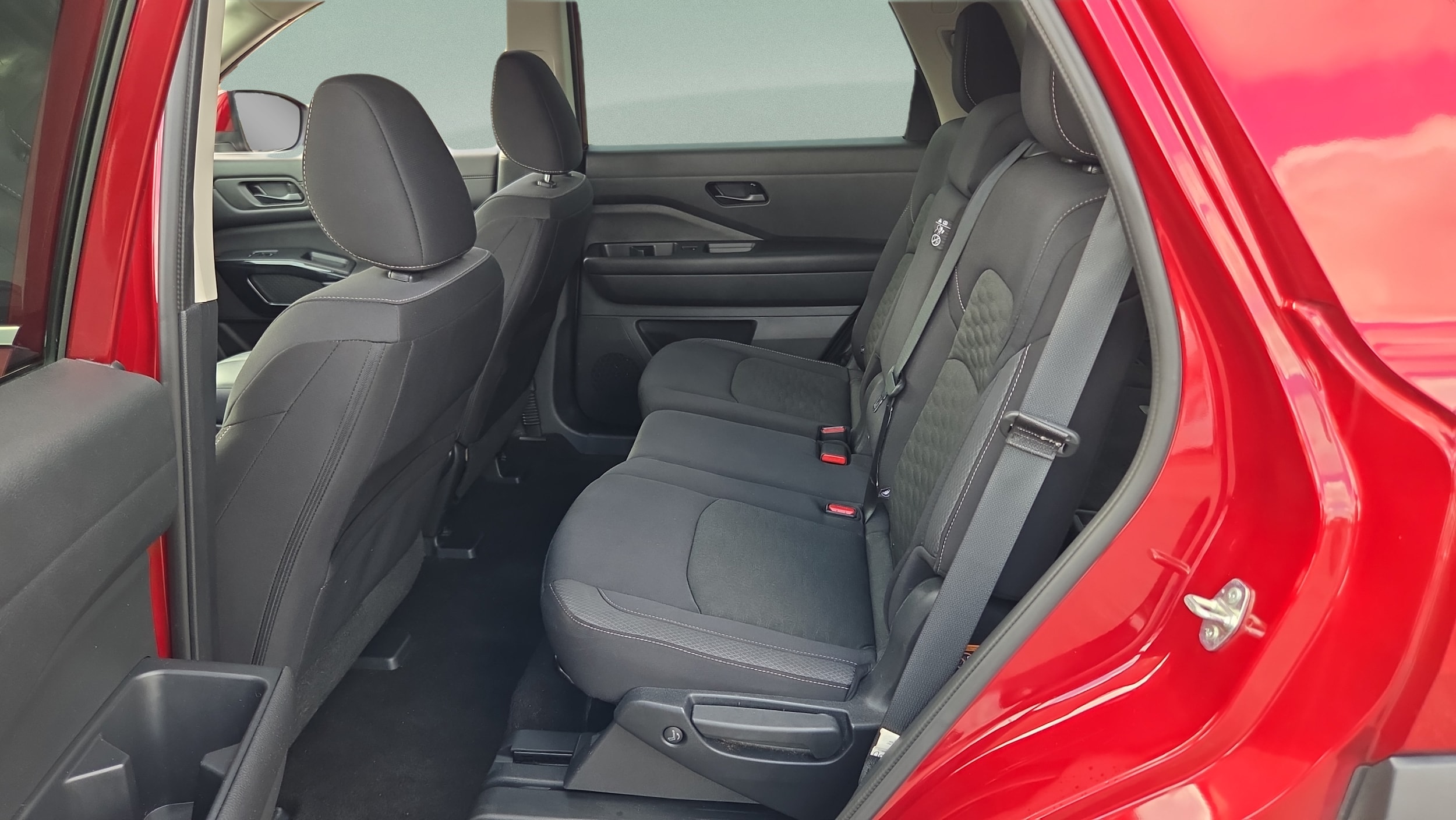 2024 Nissan Pathfinder SV - Photo 11