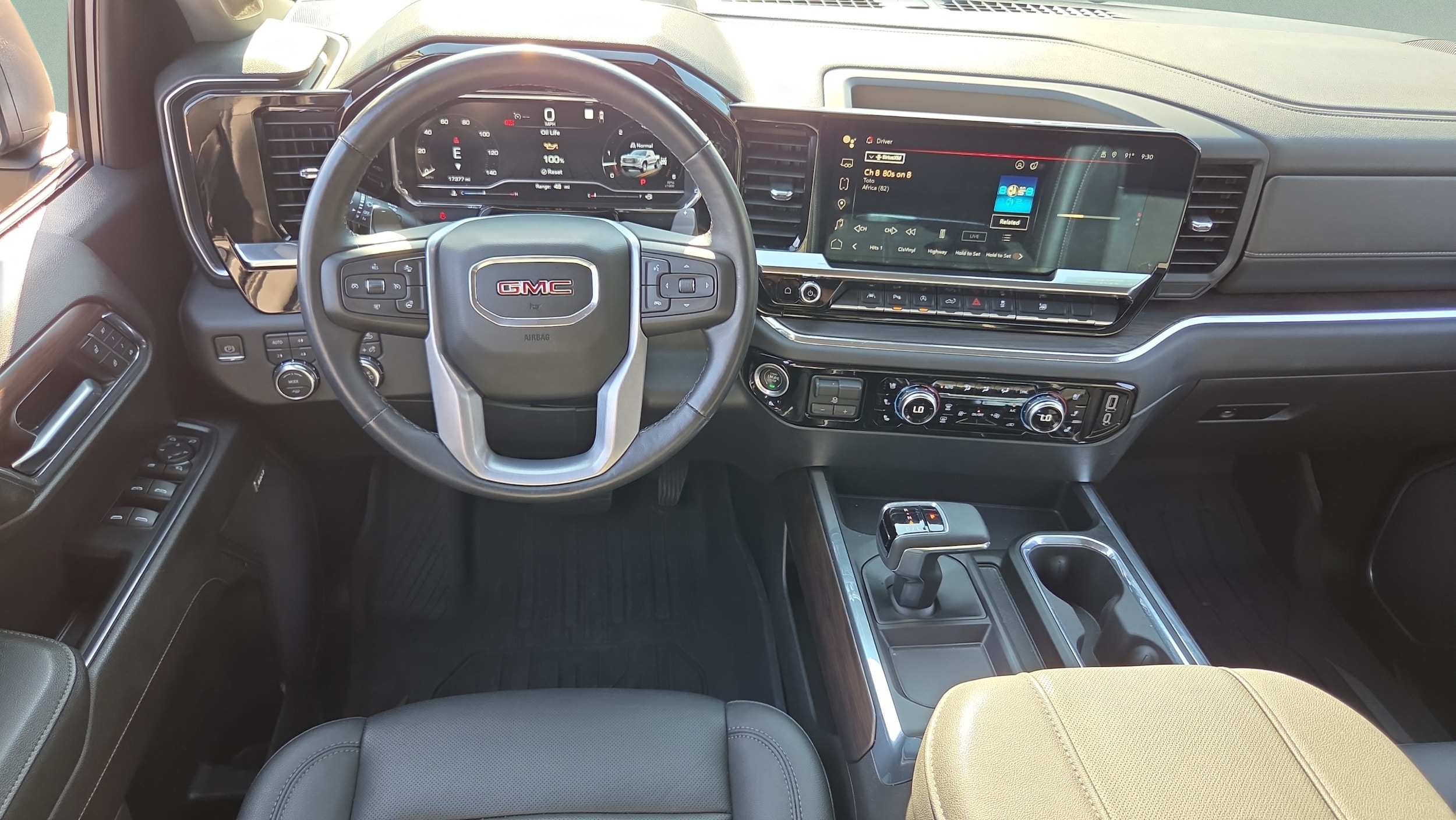 2023 GMC Sierra 1500 SLT - Photo 11