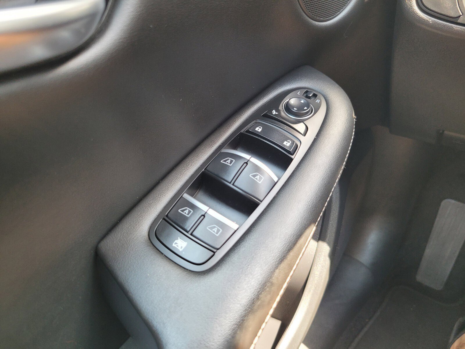 2022 Infiniti QX50 Luxe photo 9