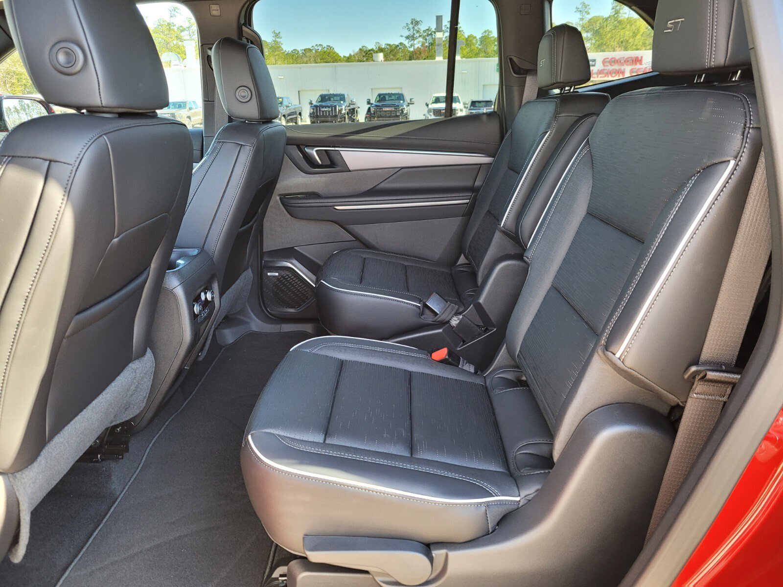 2025 Buick Enclave Sport Touring photo 4