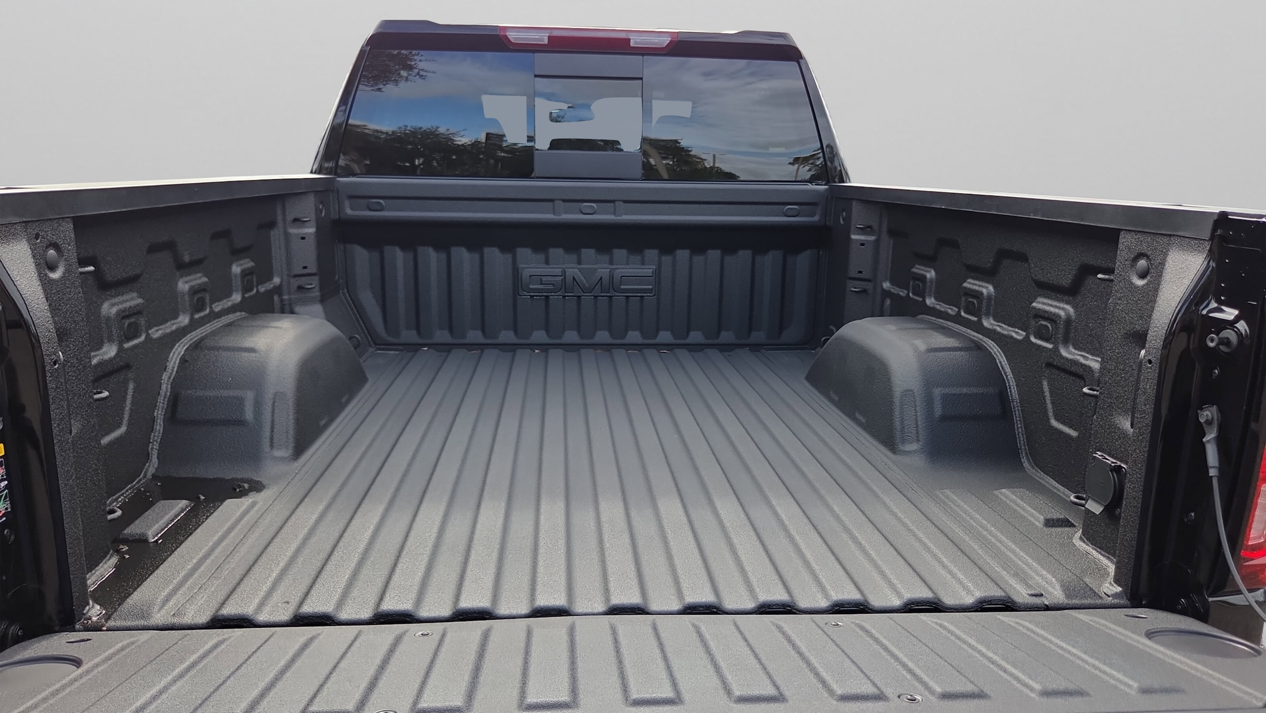 2026 GMC Sierra 1500 SLT - Photo 13