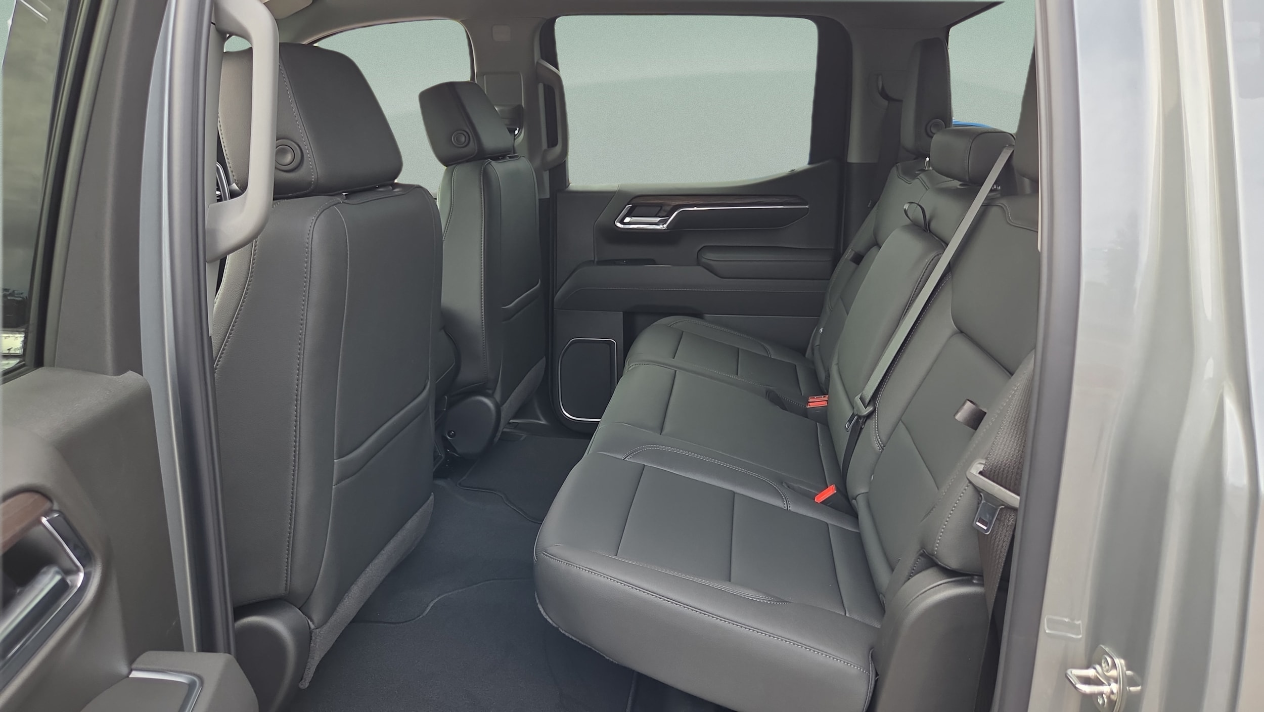 2026 GMC Sierra 1500 SLT - Photo 10