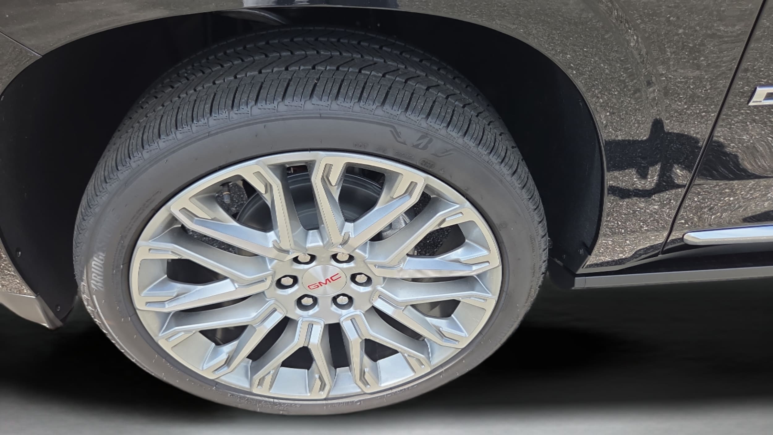 2026 GMC Yukon XL Denali - Photo 32