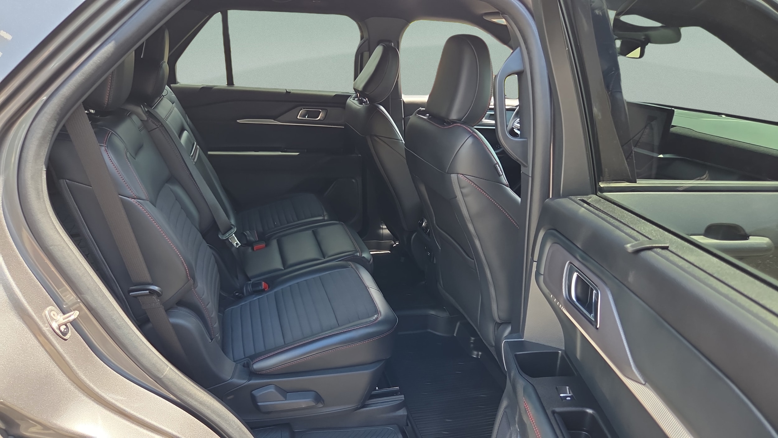 2025 Ford Explorer ST-LINE - Photo 14