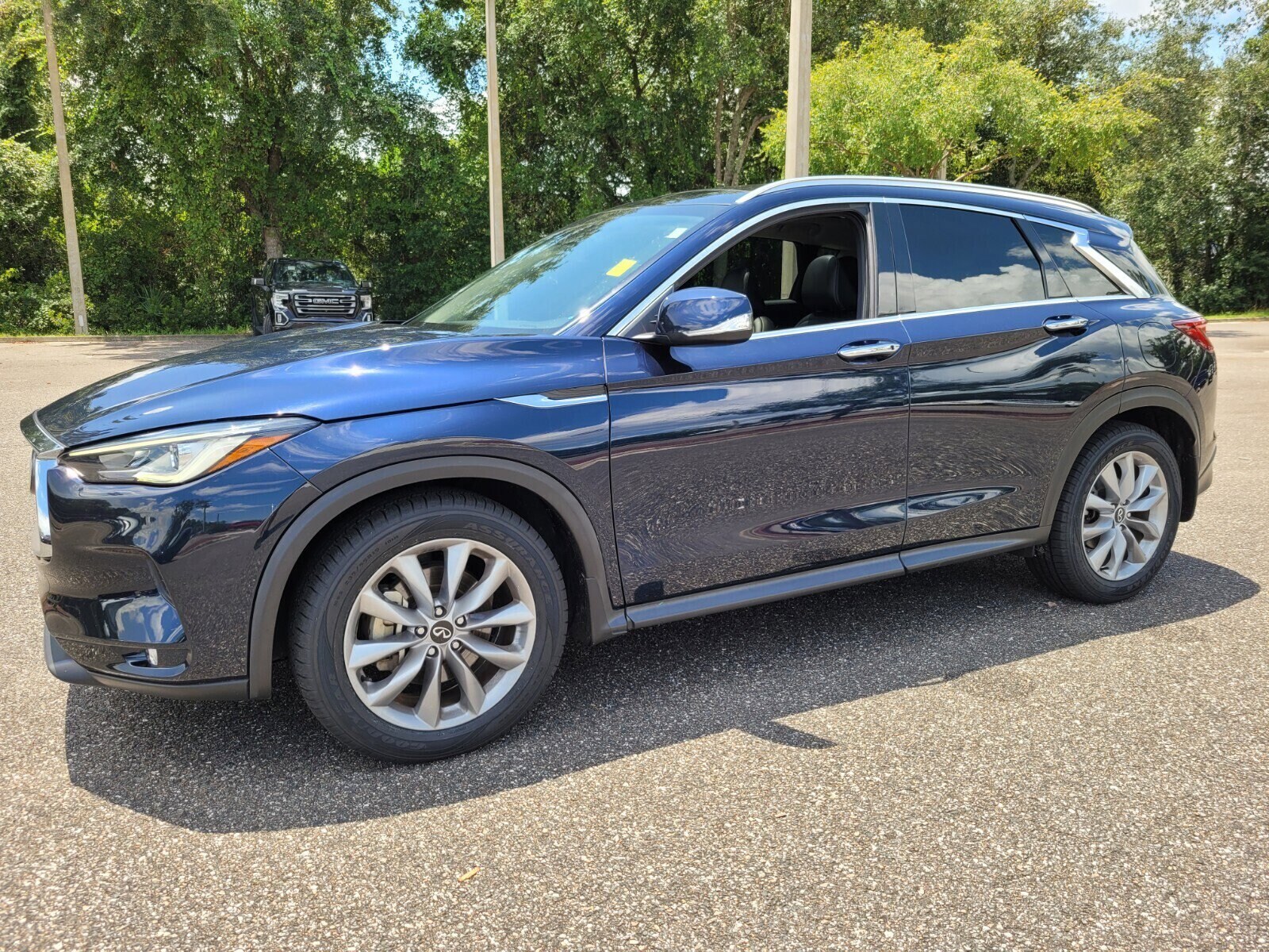 2022 Infiniti QX50 Luxe photo 2