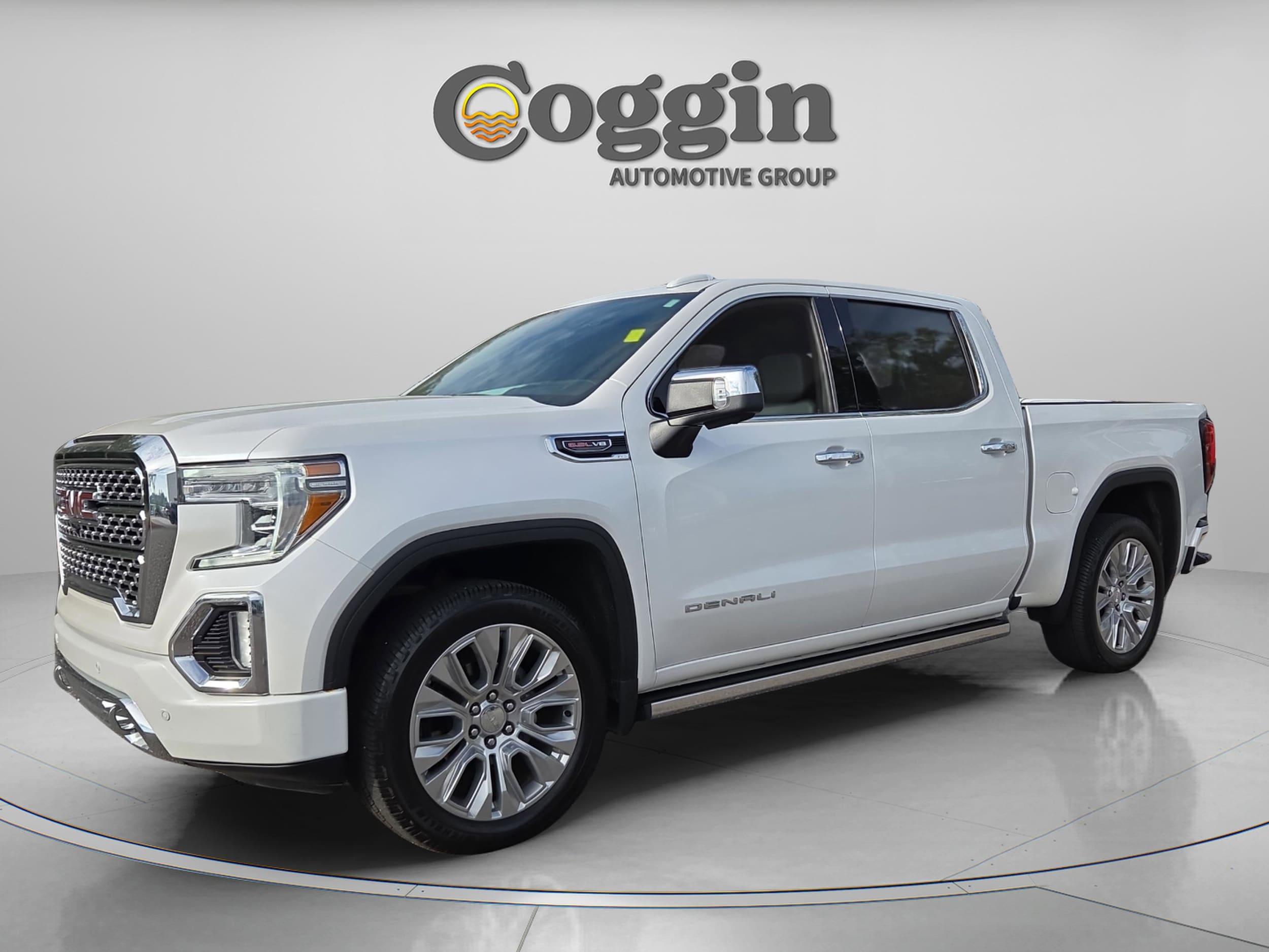 2022 GMC Sierra 4WD Crew Cab Short Box Denali's photo