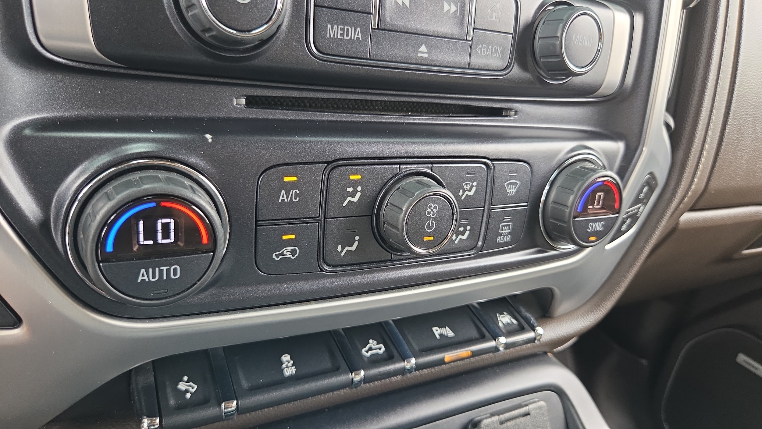 2018 GMC Sierra 1500 SLT - Photo 26